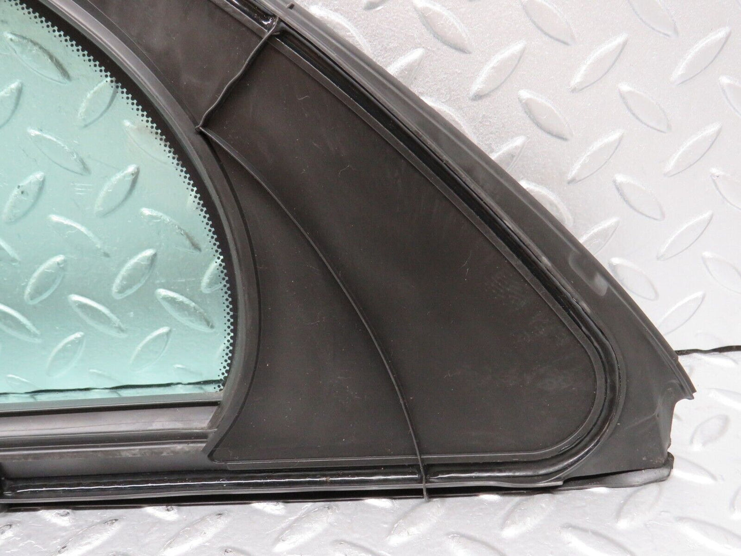 35169 Mercedes-Benz W221 Rear Right Quarter Window Glass 2217350224