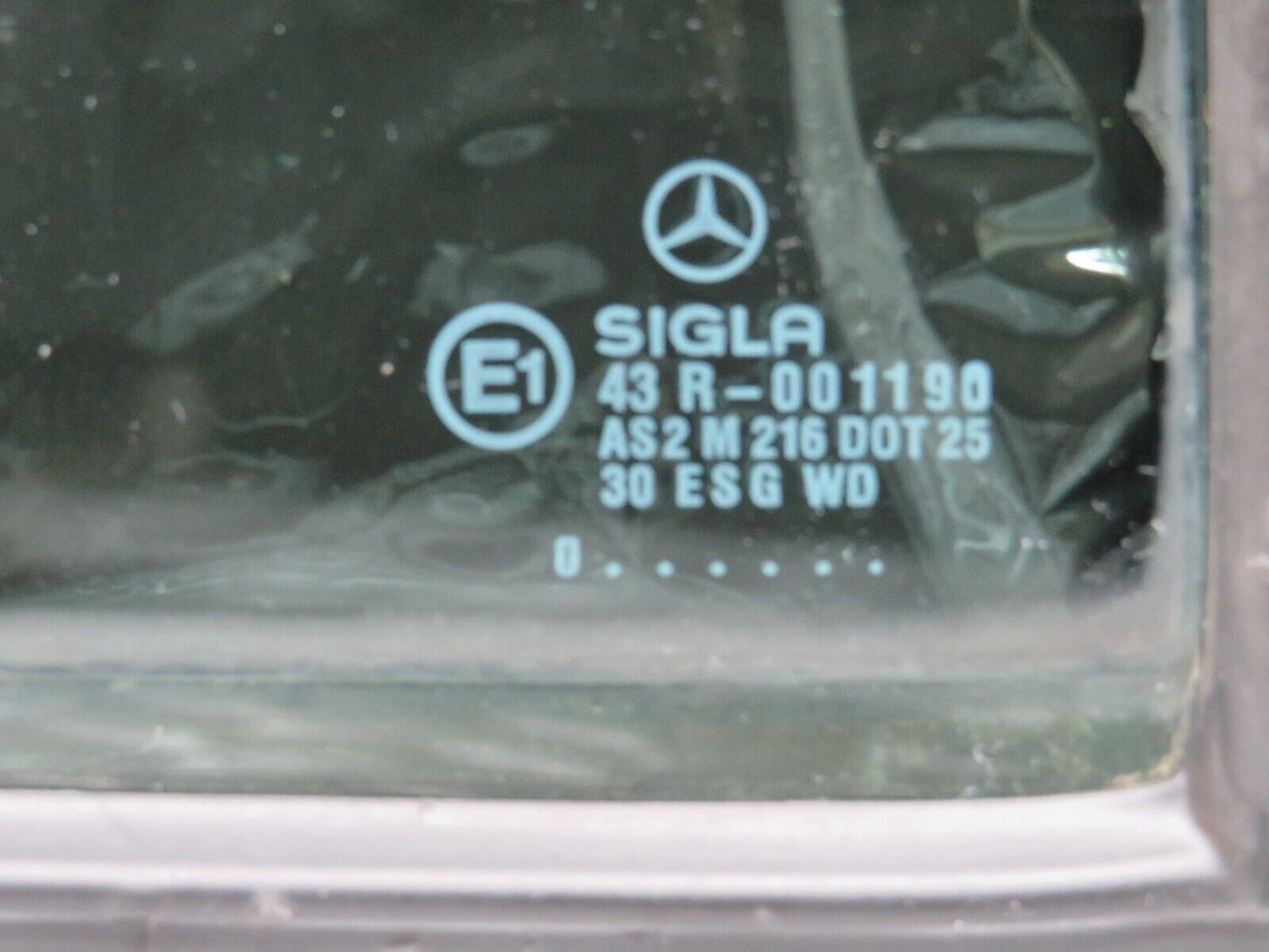 25130 Mercedes-Benz W201 190D Rear Right Quarter Window Glass 2017350624