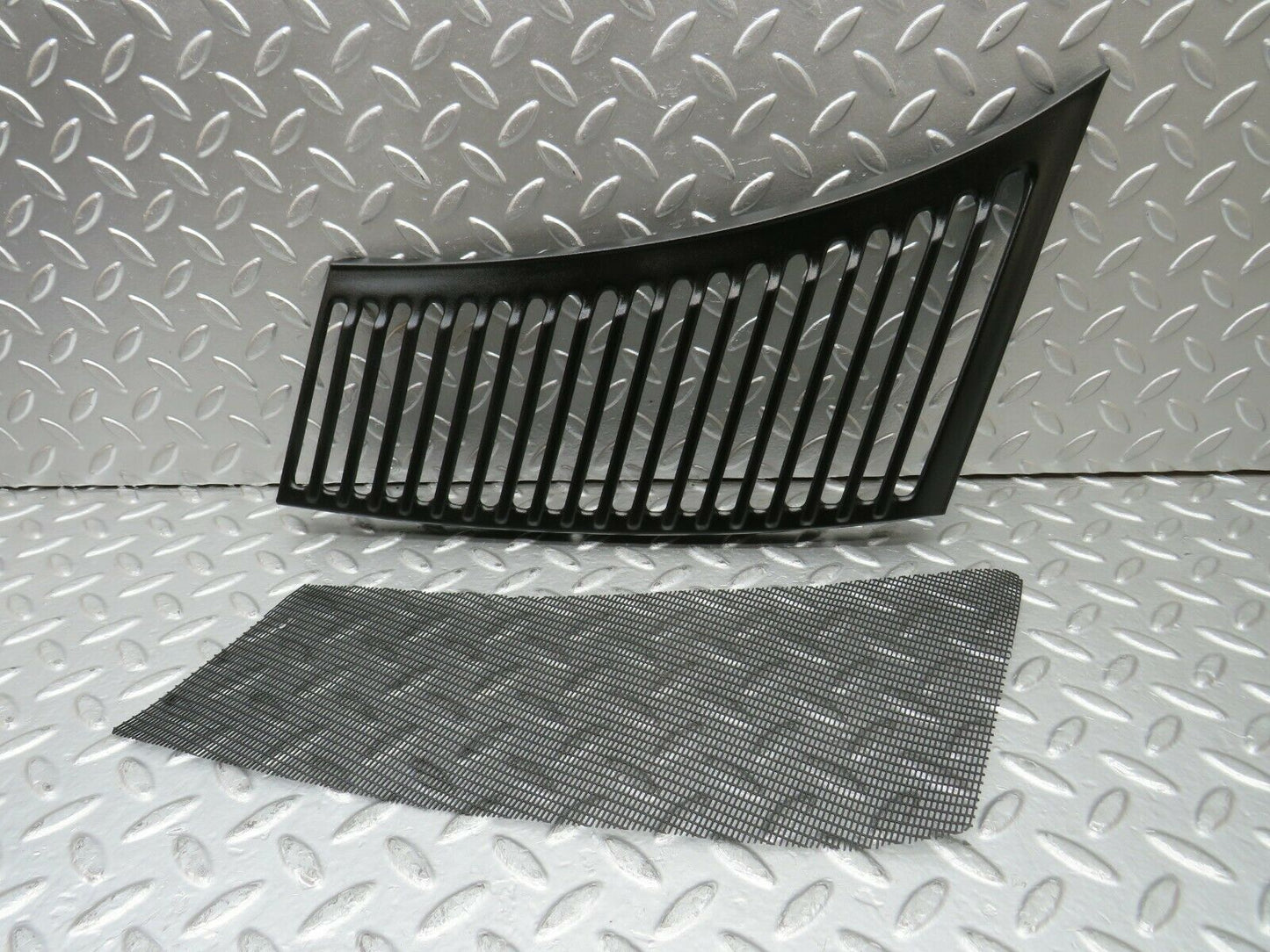 22994 Mercedes-Benz C107 450SLC Coupe Air Intake Grill Left Side
