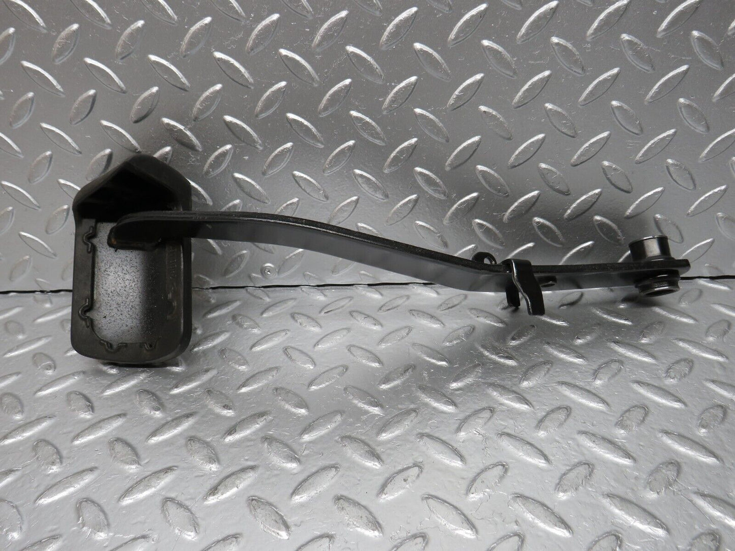30368 Mercedes-Benz W124 230E Brake Pedal 1232910082
