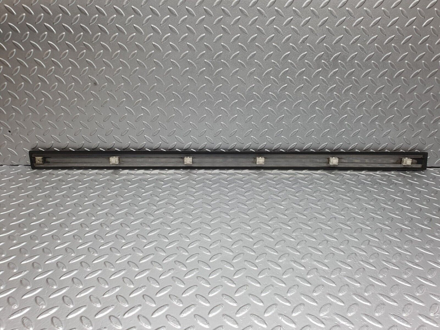 41683 Mercedes-Benz W124 200E Front Right Door Centre Moulding Trim
