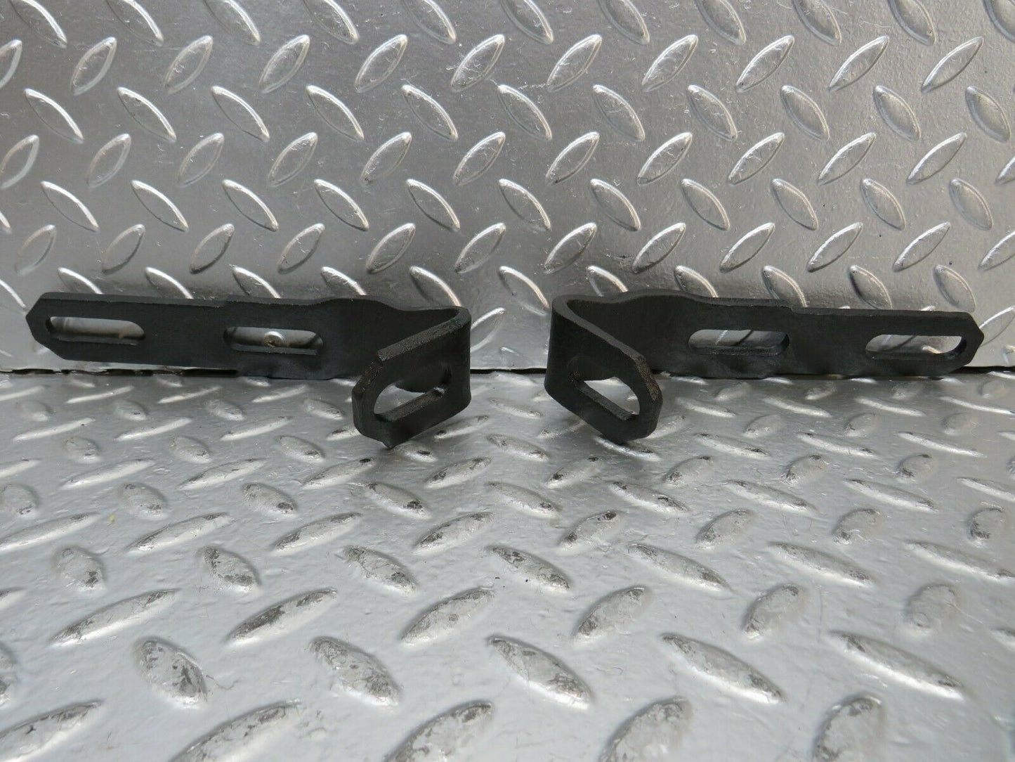 23389 Mercedes-Benz W116 350SE Front Bumper Bracket Pair