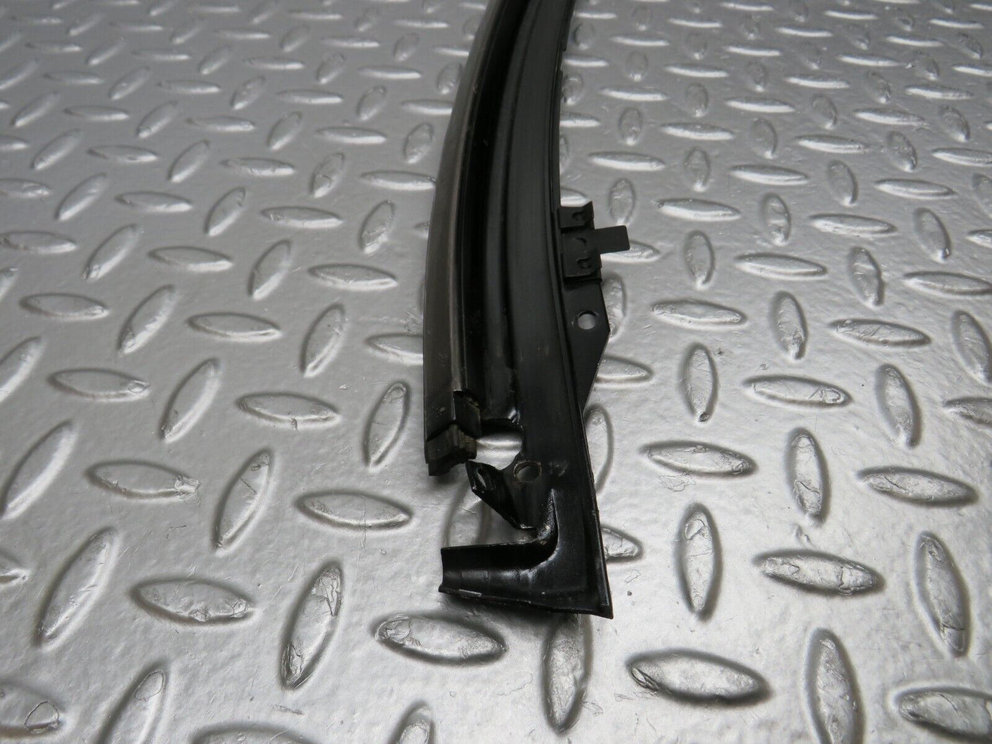 38607 Mercedes-Benz R129 280SL Coupe Front Windscreen Top Chrome Trim