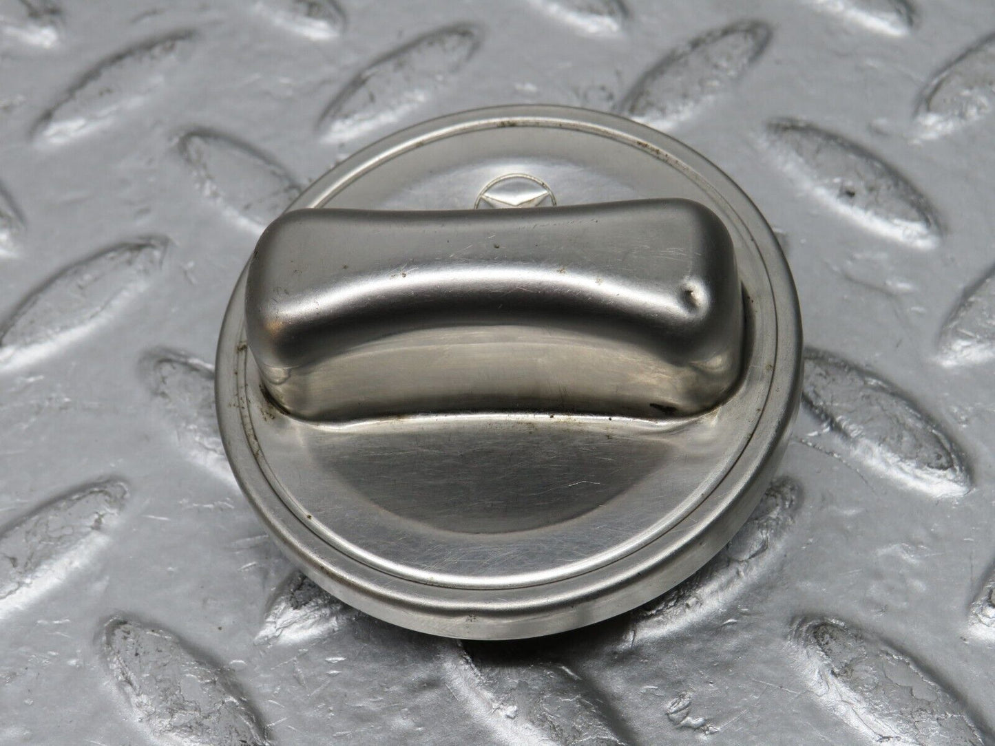 29525 Mercedes-Benz W123 230E Fuel Tank Cap 1244700005