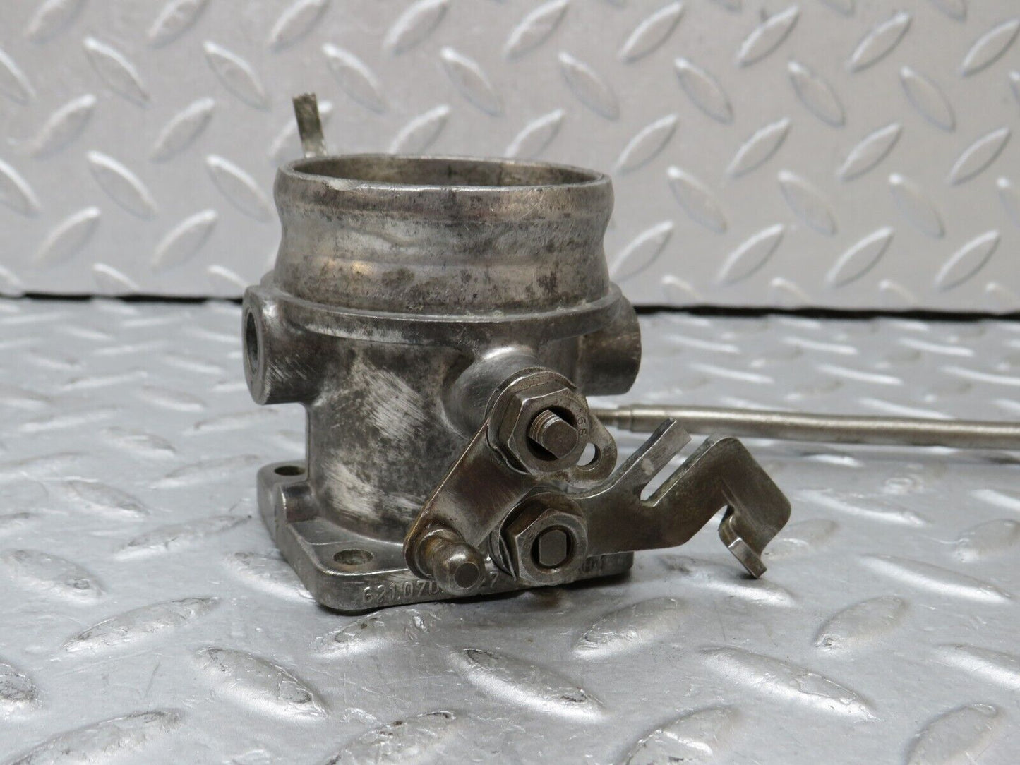 35949 Mercedes-Benz 240D OM616.912 Throttle Body Valve 6210700727