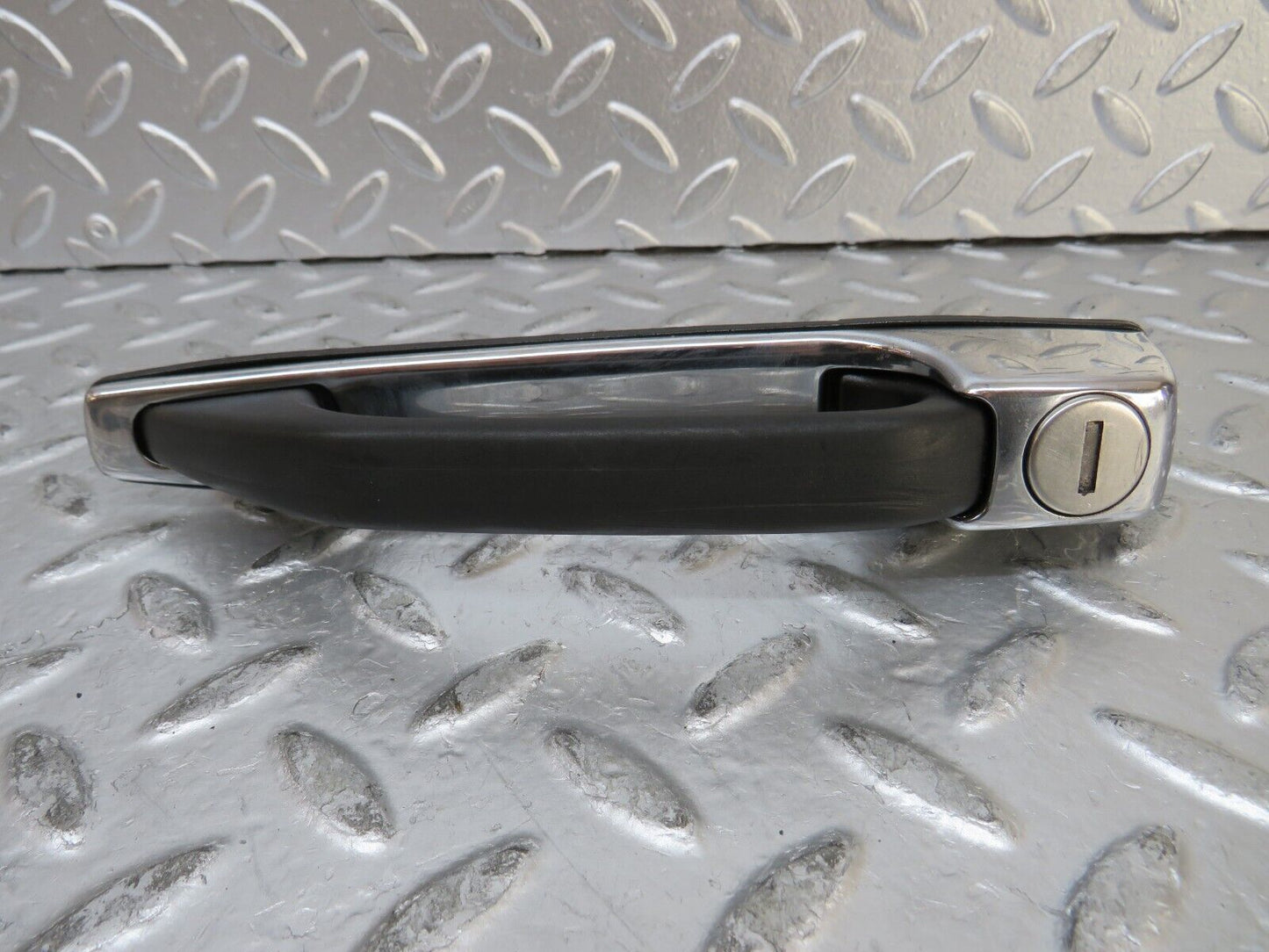27053 Mercedes-Benz W123 280E Front Right Exterior Door Handle No Key