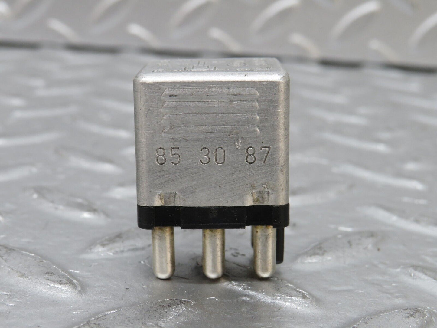 32472 Mercedes-Benz S124 300TE Wagon Multi Purpose Relay 0015420219