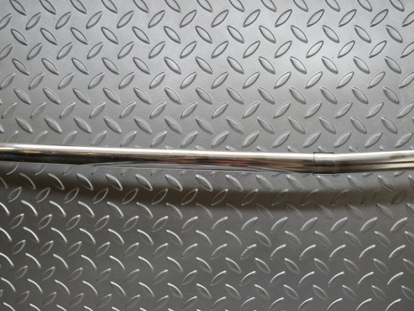 26299 Mercedes-Benz W116 450SE Rear Windscreen Chrome Frame