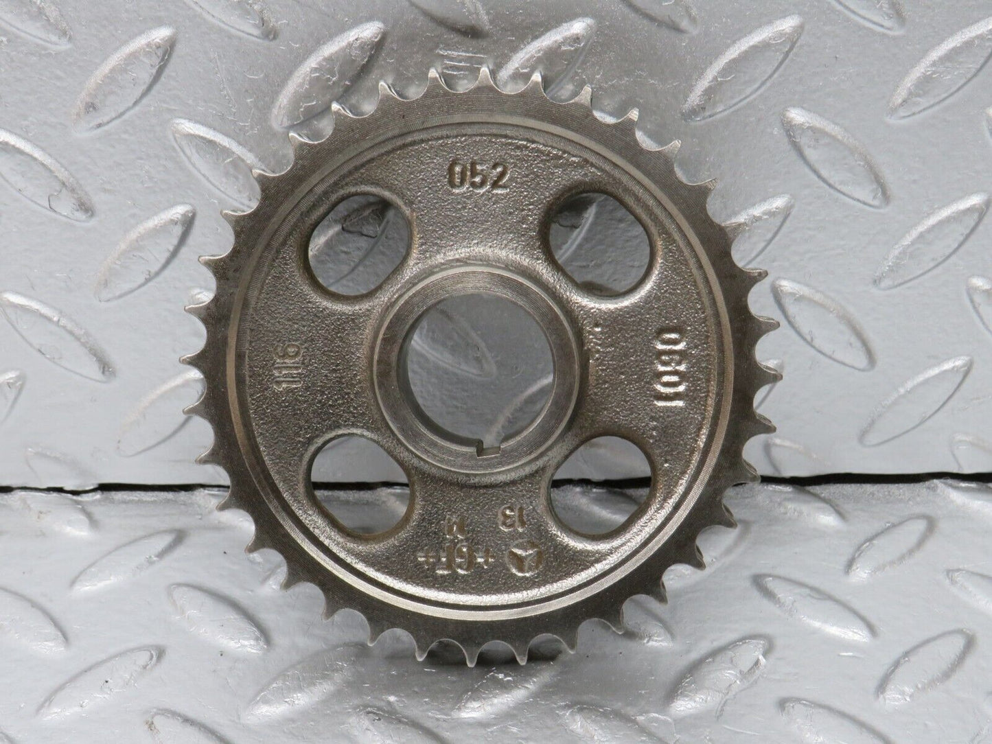 32949 Mercedes-Benz C107 R107 450 V8 Camshaft Timing Gear 1160520601