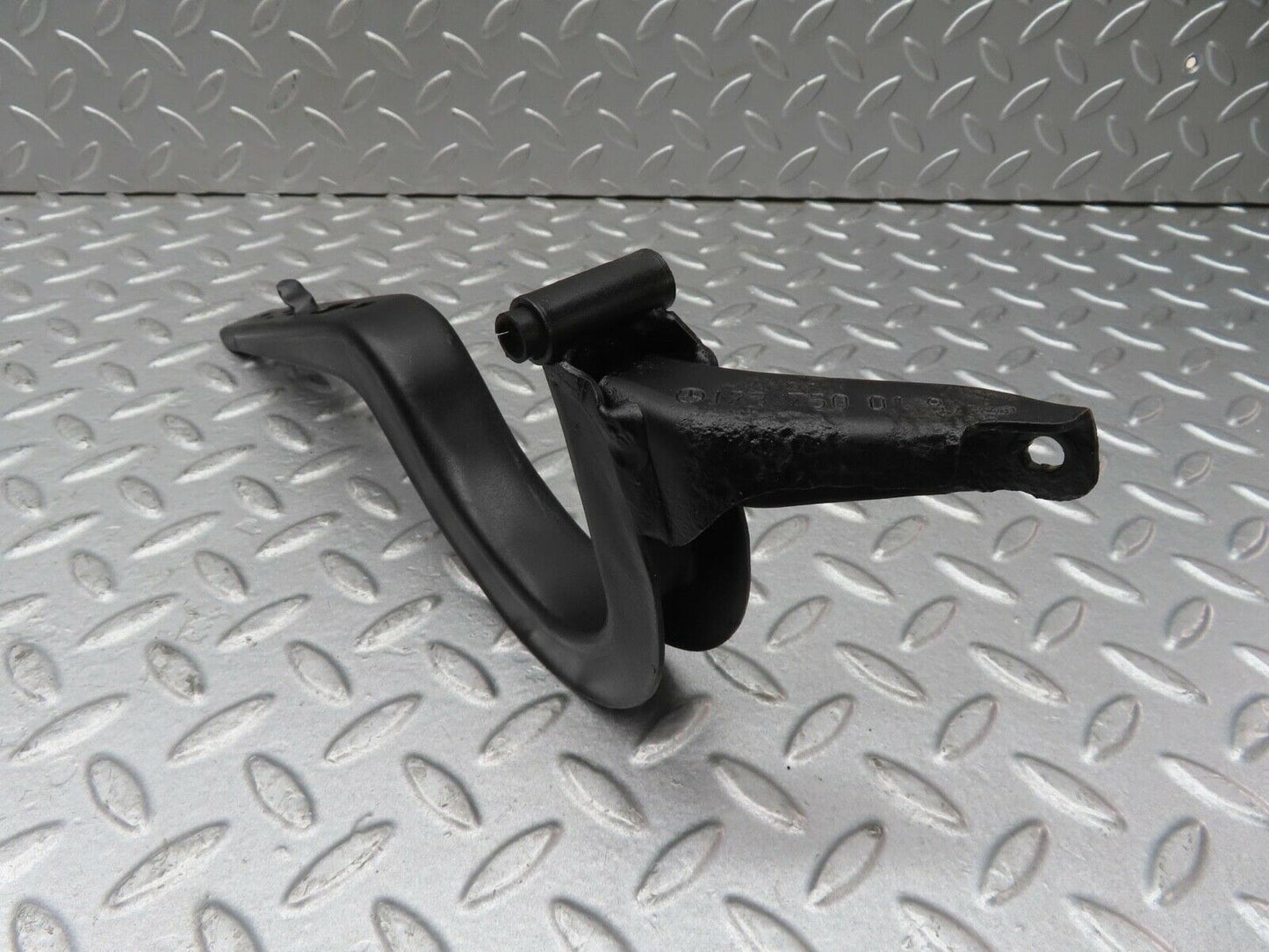 13536 Mercedes-Benz W123 200 Trunk Lid Hinge Left Side 1237500187
