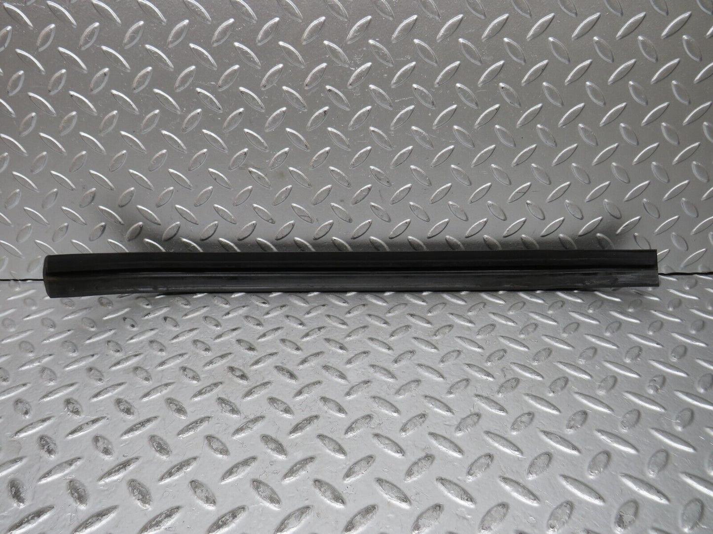 28875 Mercedes-Benz W123 230E Front Bumper Rubber