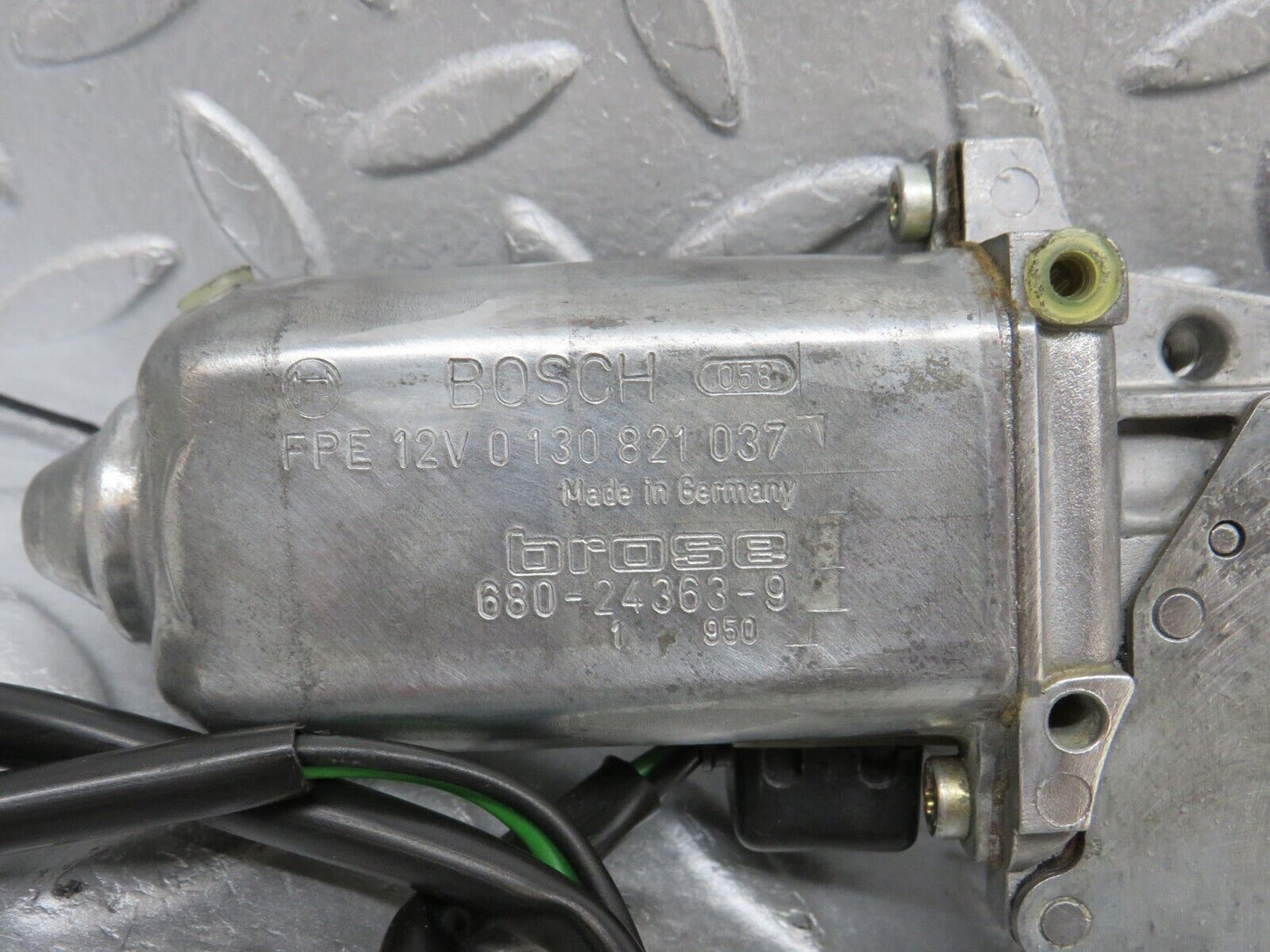 36155 Mercedes-Benz W126 420SE Rear Left Window Regulator Motor 0130821037