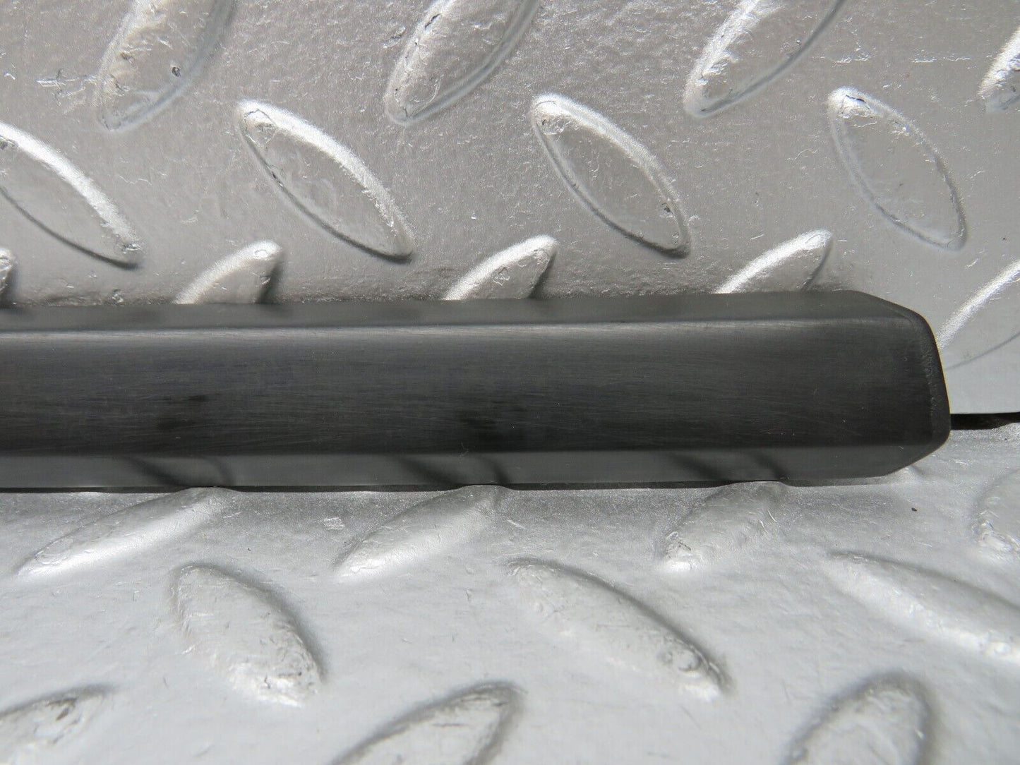 30782 Mercedes-Benz W201 190E 2.0L Front Left Fender Wing Centre Moulding Trim