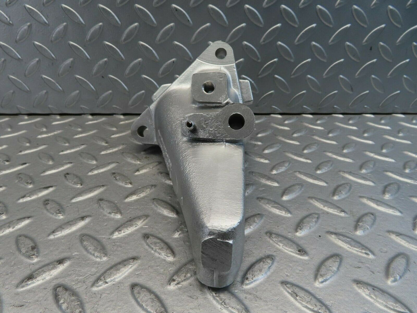 11474 Mercedes-Benz C123 230CE Coupe Engine Mount Bracket Left Side 1022230504