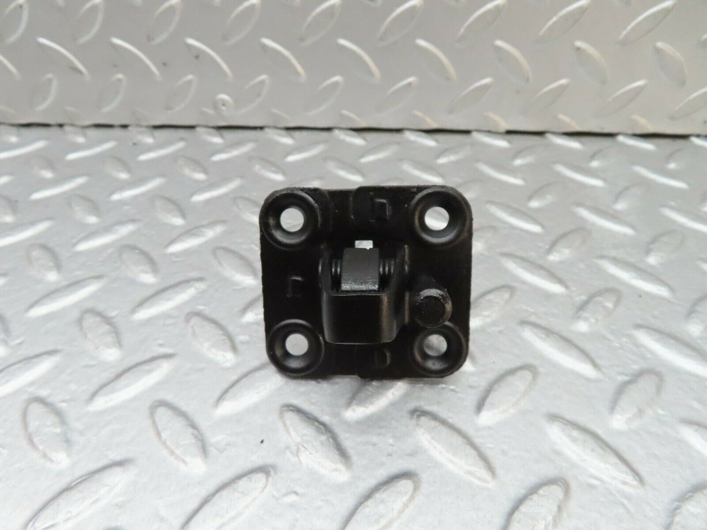 17990 Mercedes-Benz W123 200 Bonnet Lock Catch