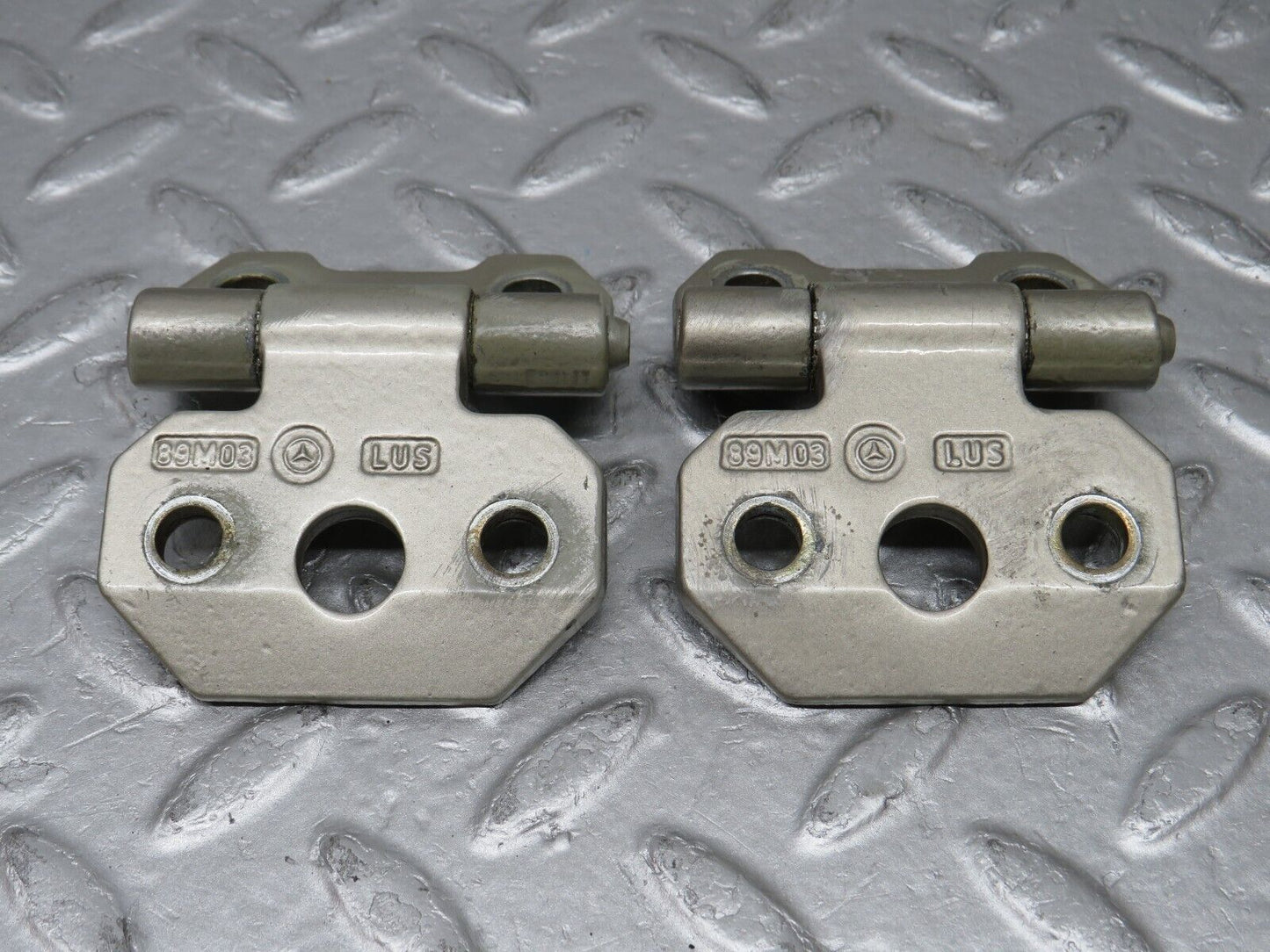 36615 Mercedes-Benz W201 190E 2.0L Door Hinge Right Side