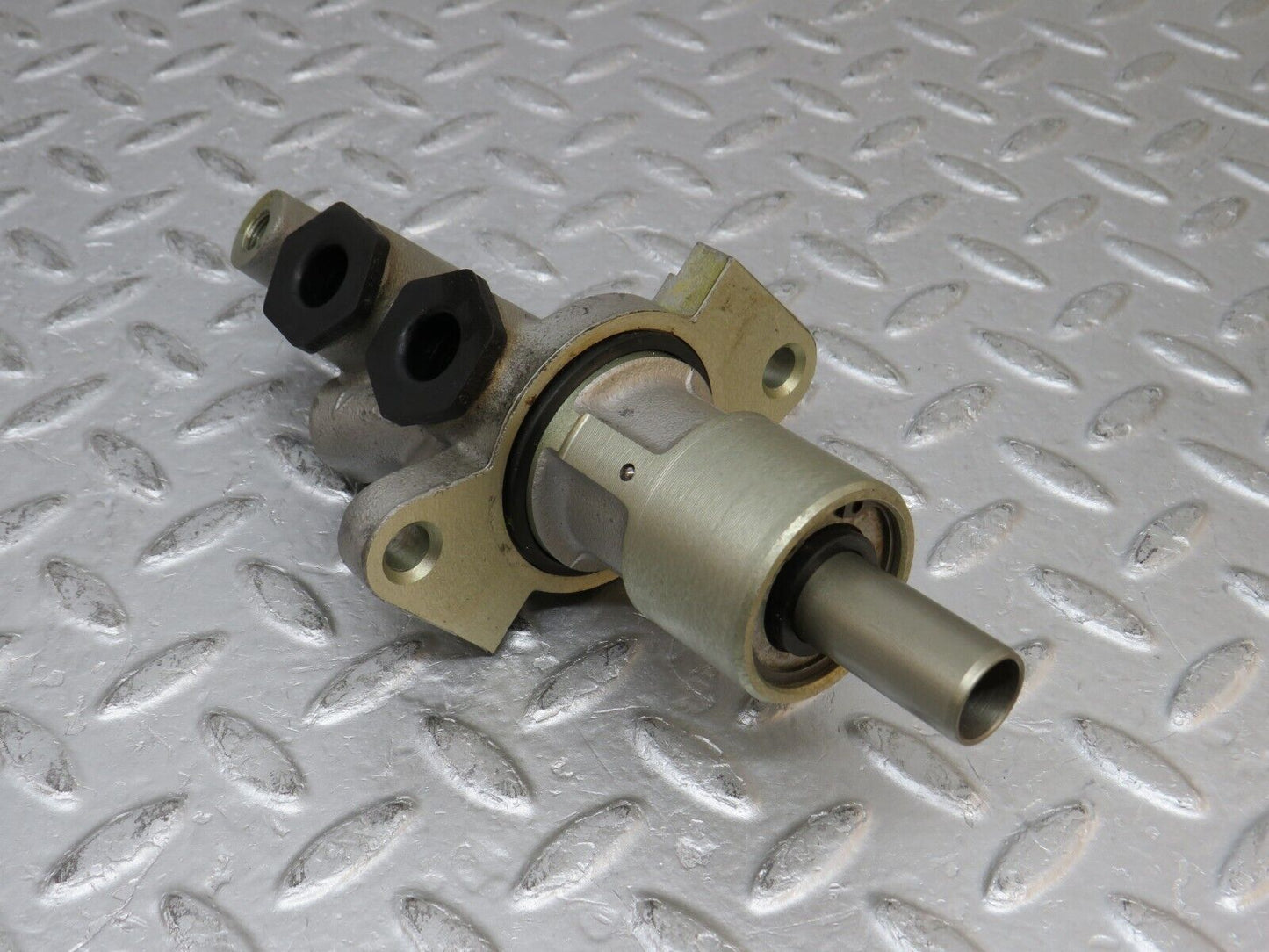 37931 Mercedes-Benz A124 320E Cabriolet Brake Master Cylinder Girling