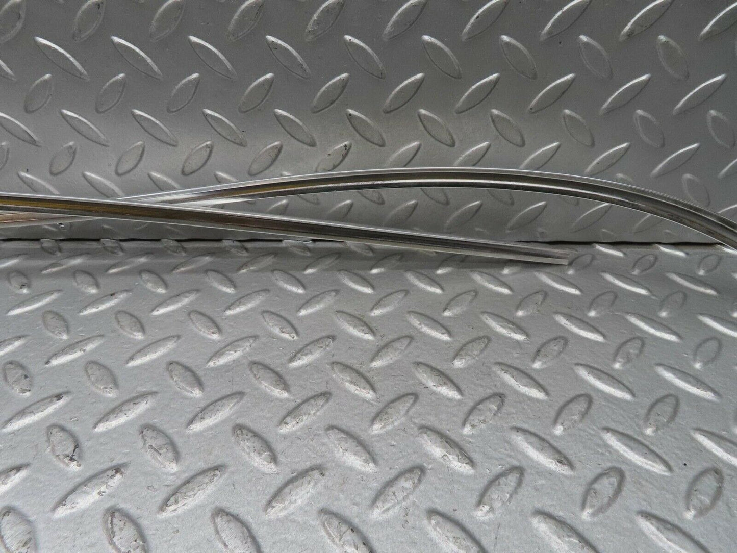 13277 Mercedes-Benz W111 220S Rear Windscreen Chrome Frame