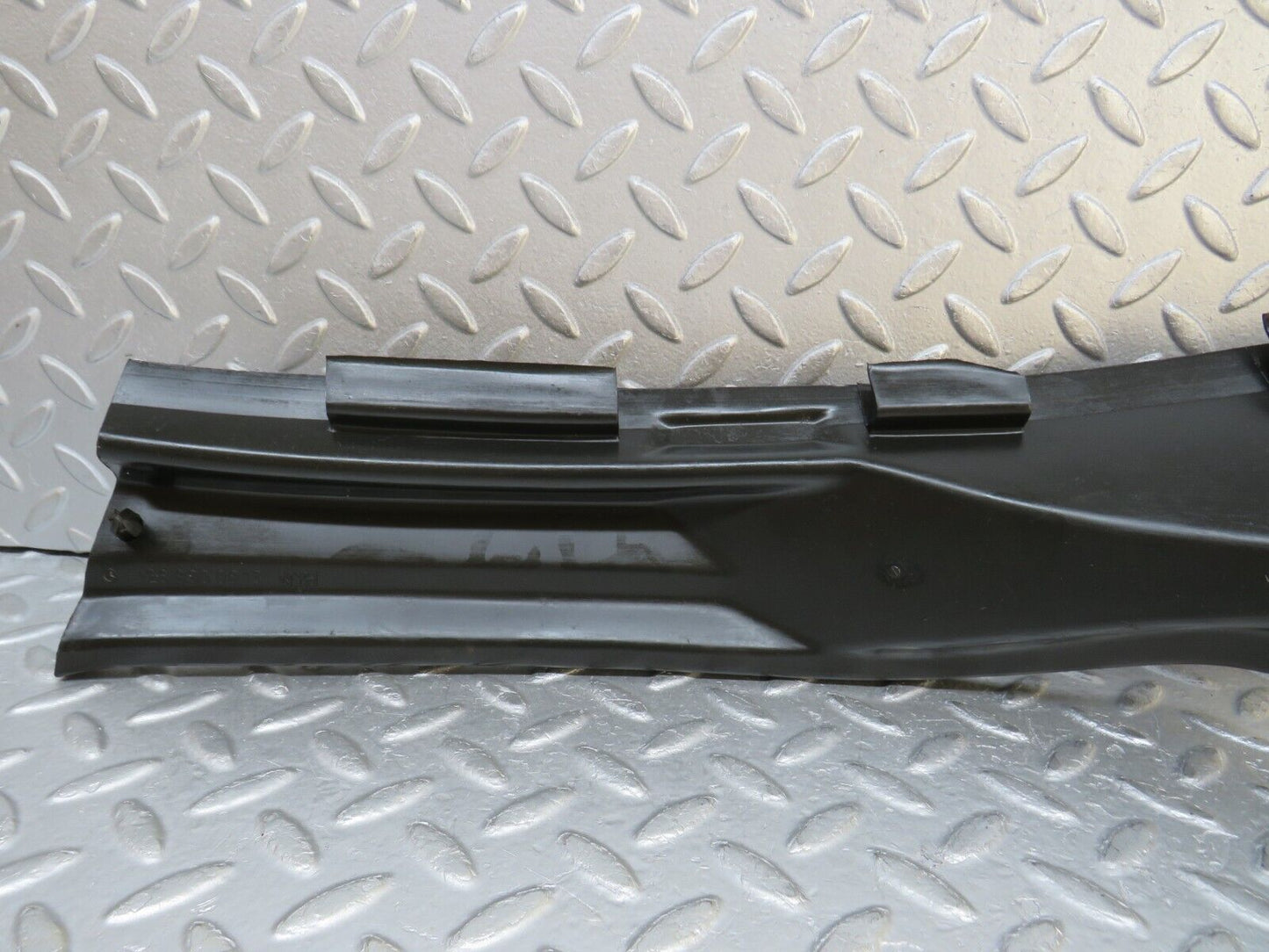 37031 Mercedes-Benz C126 420SEC Coupe Water Drain 1268300813 1268300713