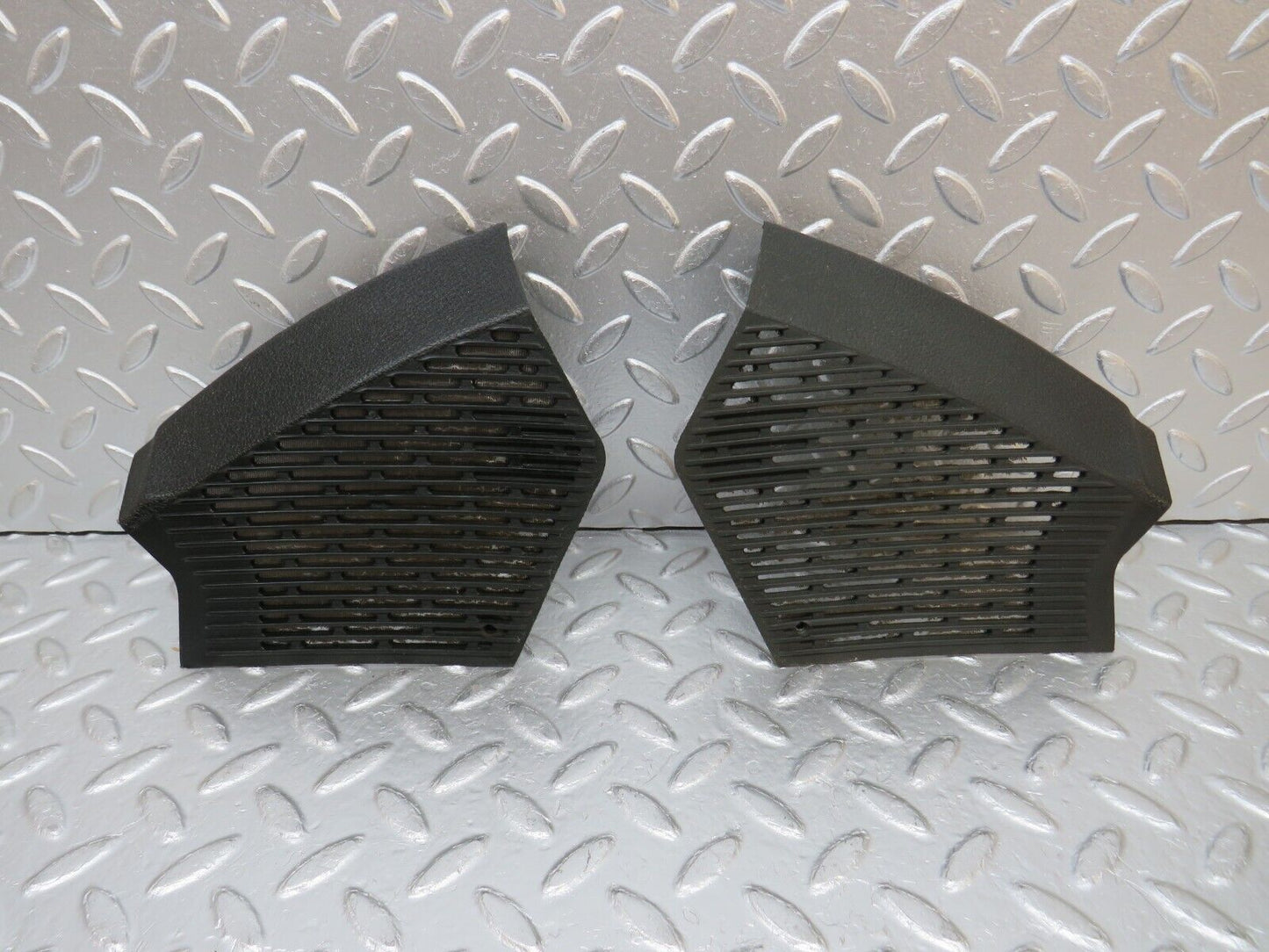 30988 Mercedes-Benz W123 200D Dashboard Speaker Covers