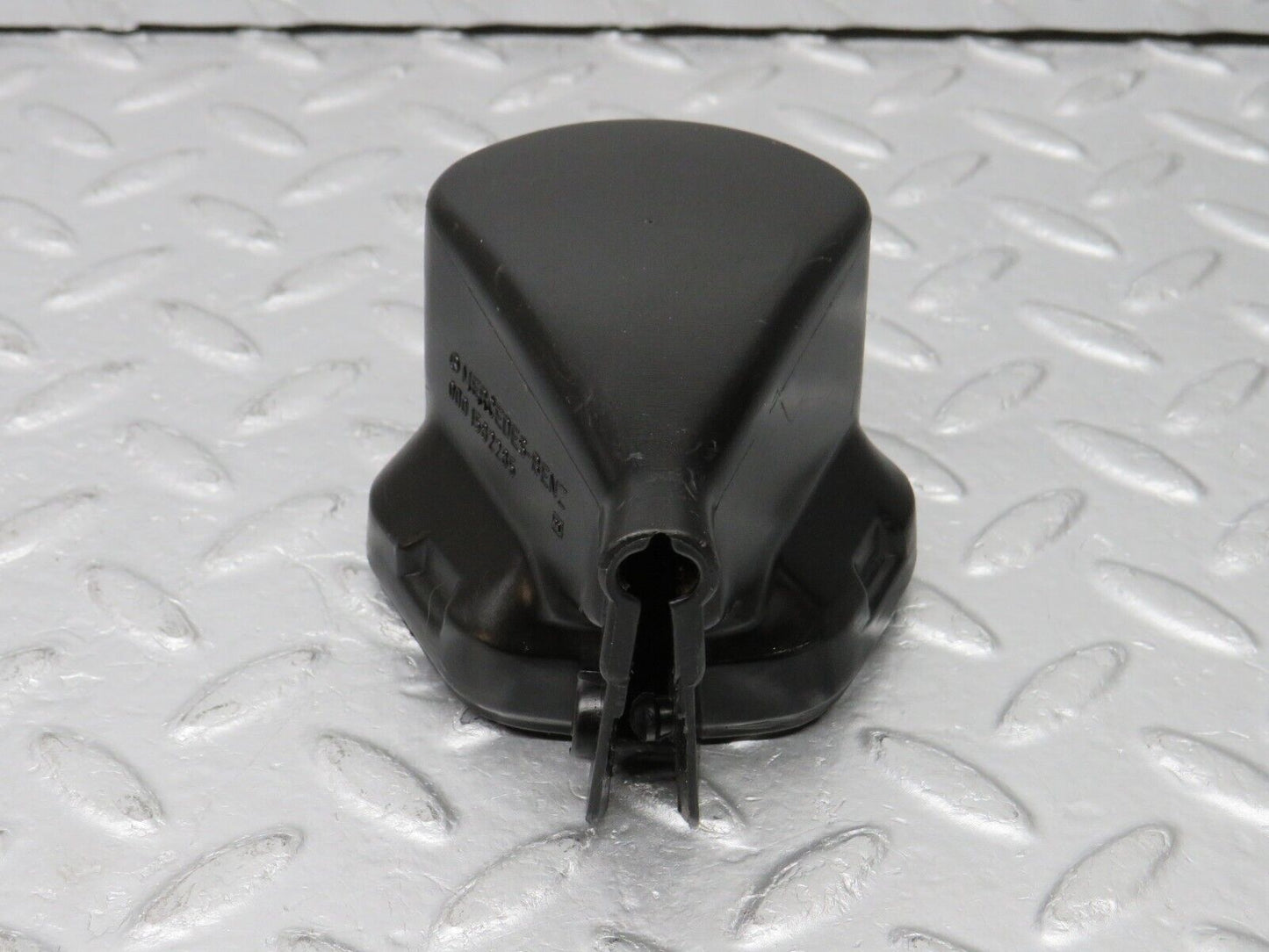 38861 Mercedes-Benz W201 190E 2.6L Ignition Coil Cover Cap 0001582285