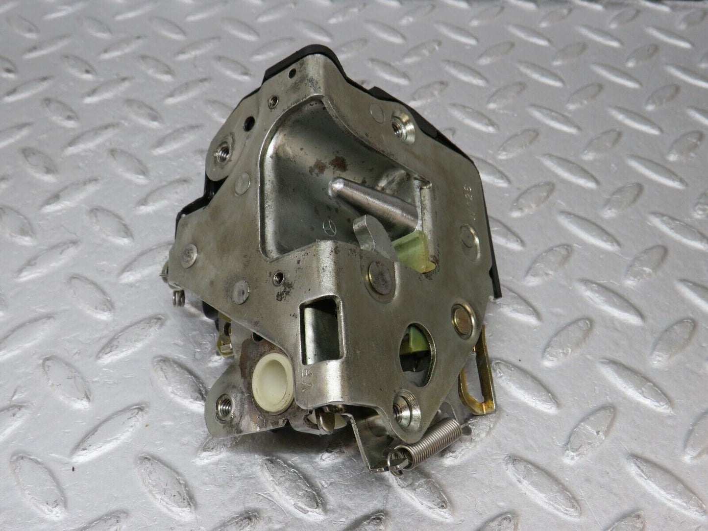 36041 Mercedes-Benz W126 420SE Front Right Door Lock Mechanism 1237230208