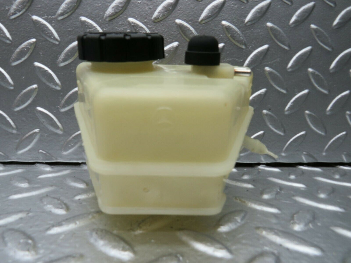 22416 Mercedes-Benz C124 E220 Coupe Brake Fluid Reservoir Tank 2024300002