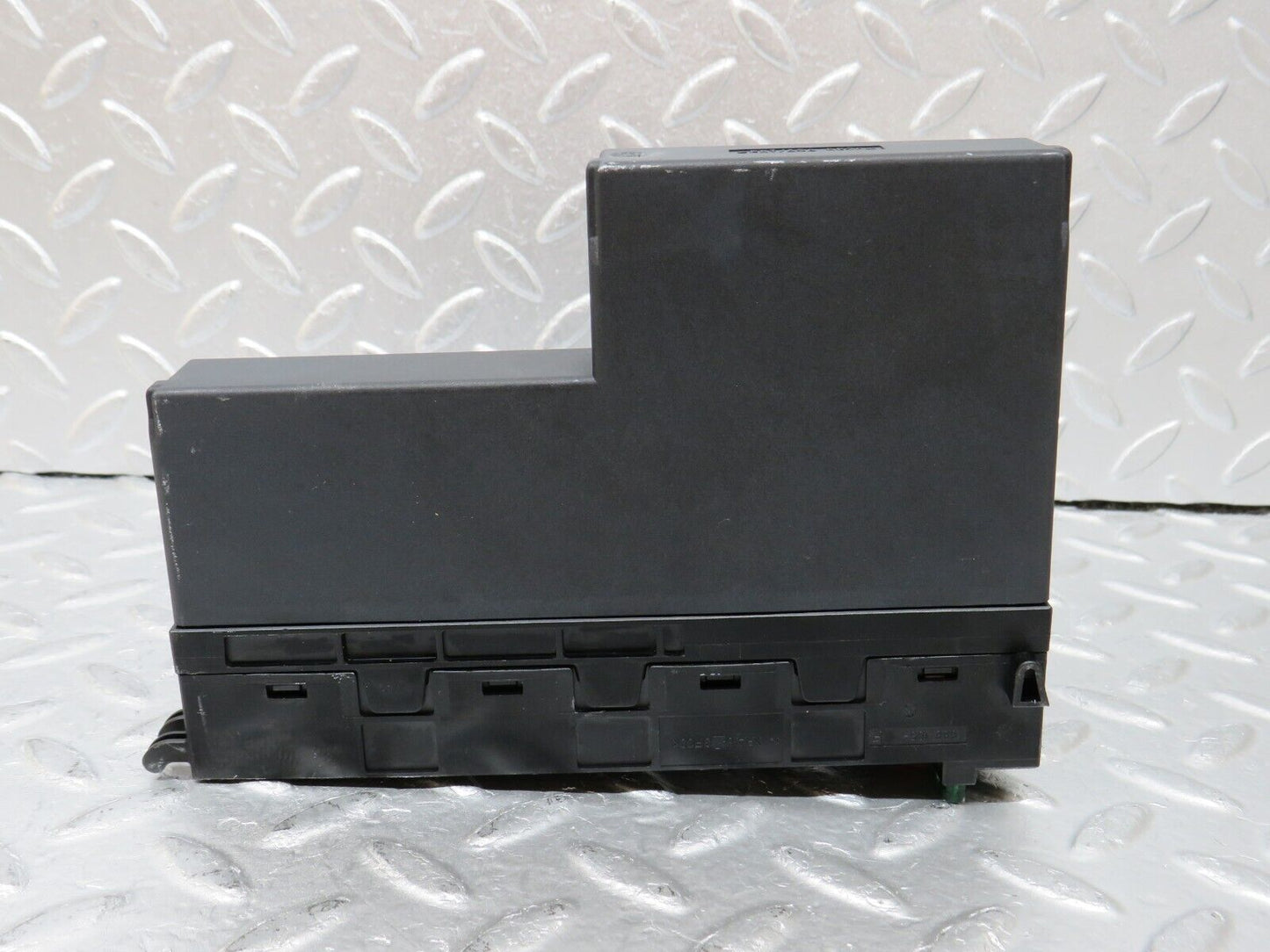 34847 Mercedes-Benz W210 320E Relay Box Fuse Box 0195455632 0005401050