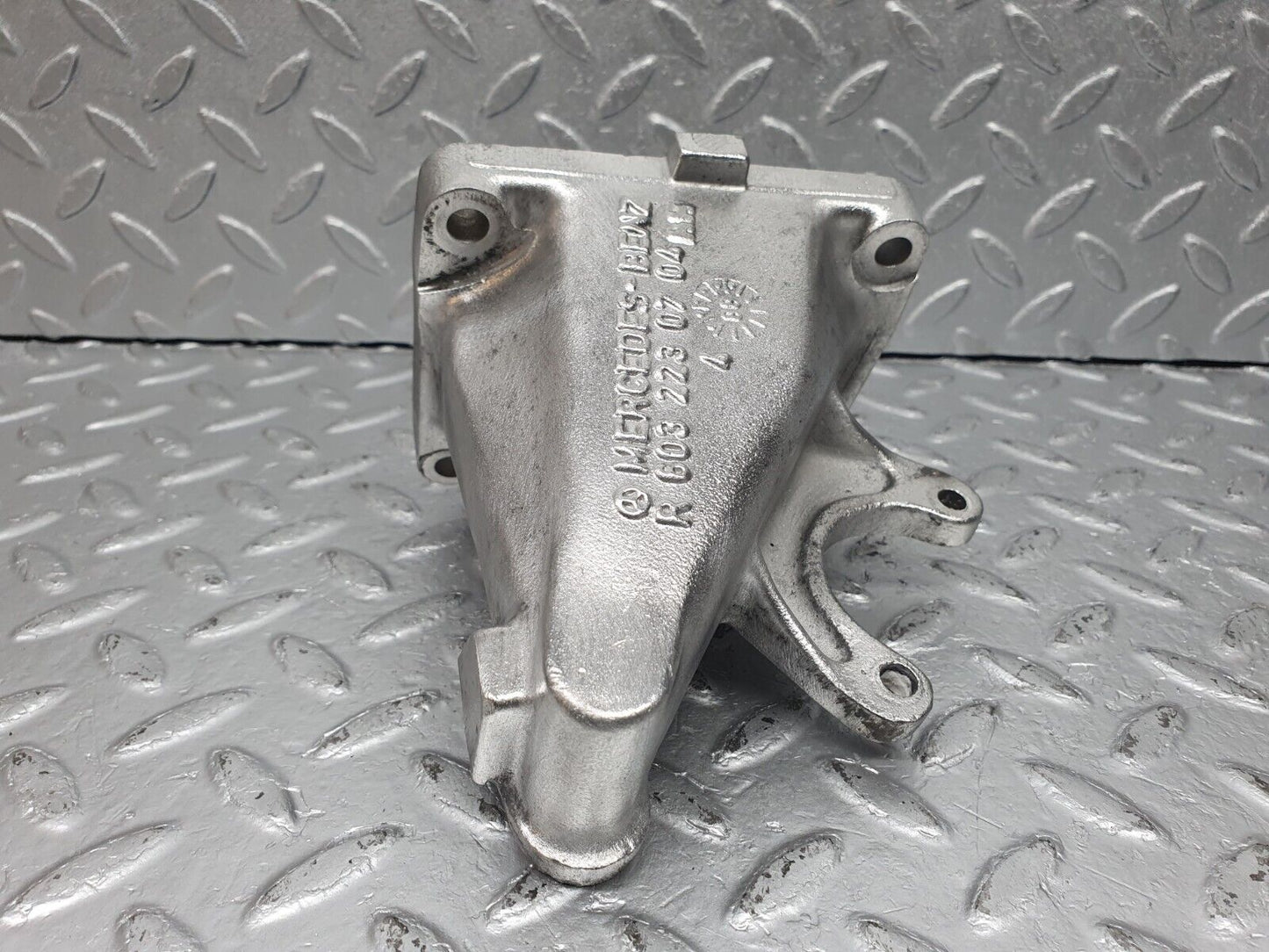 41012 Mercedes-Benz W126 300SE Engine Mount Bracket Right Side 6032230704