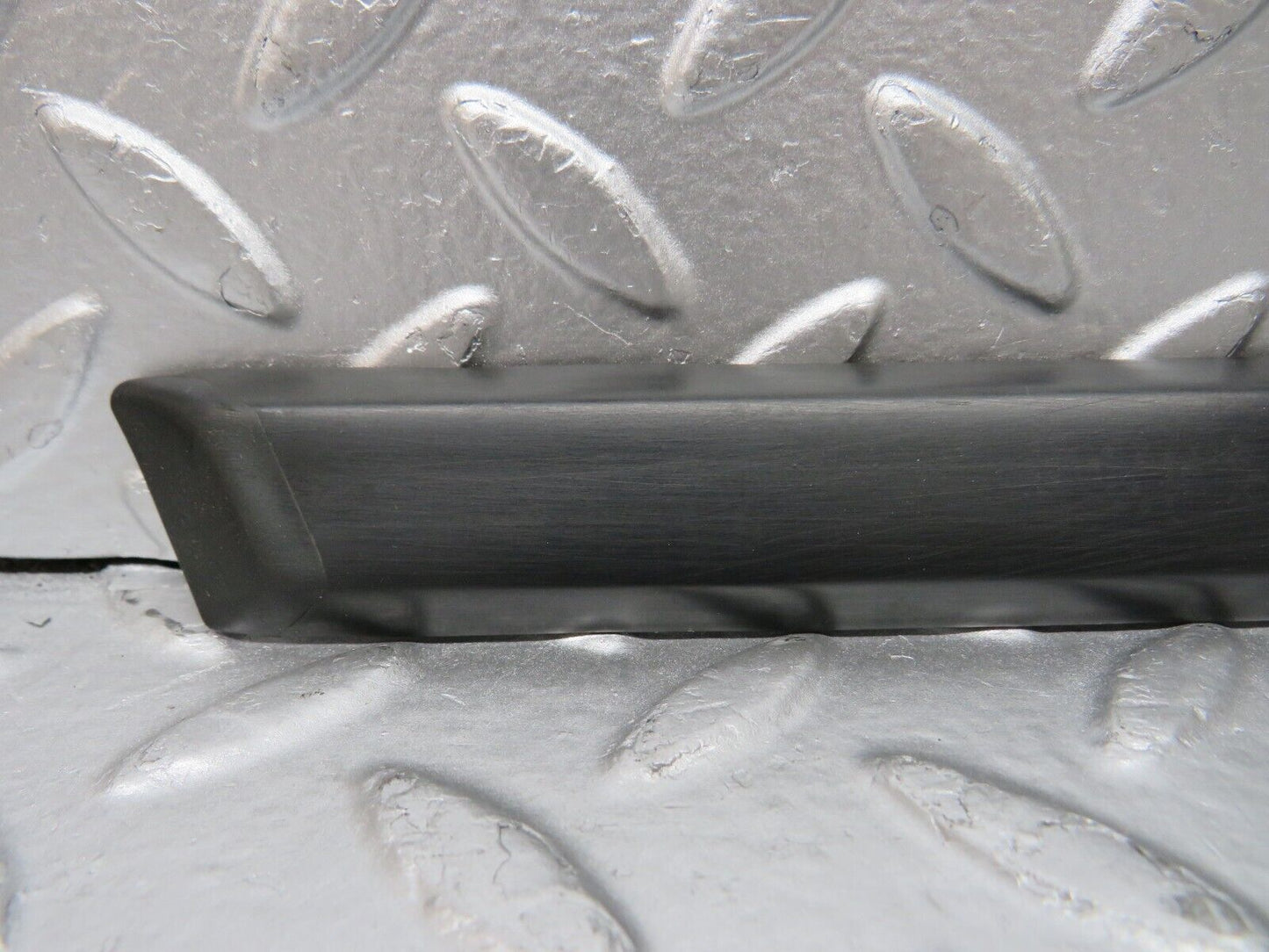 30782 Mercedes-Benz W201 190E 2.0L Front Left Fender Wing Centre Moulding Trim