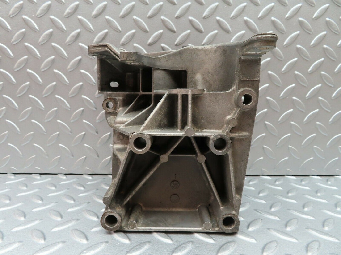 5645 Mercedes-Benz W124 230E Power Steering Pump Bracket 1022361330