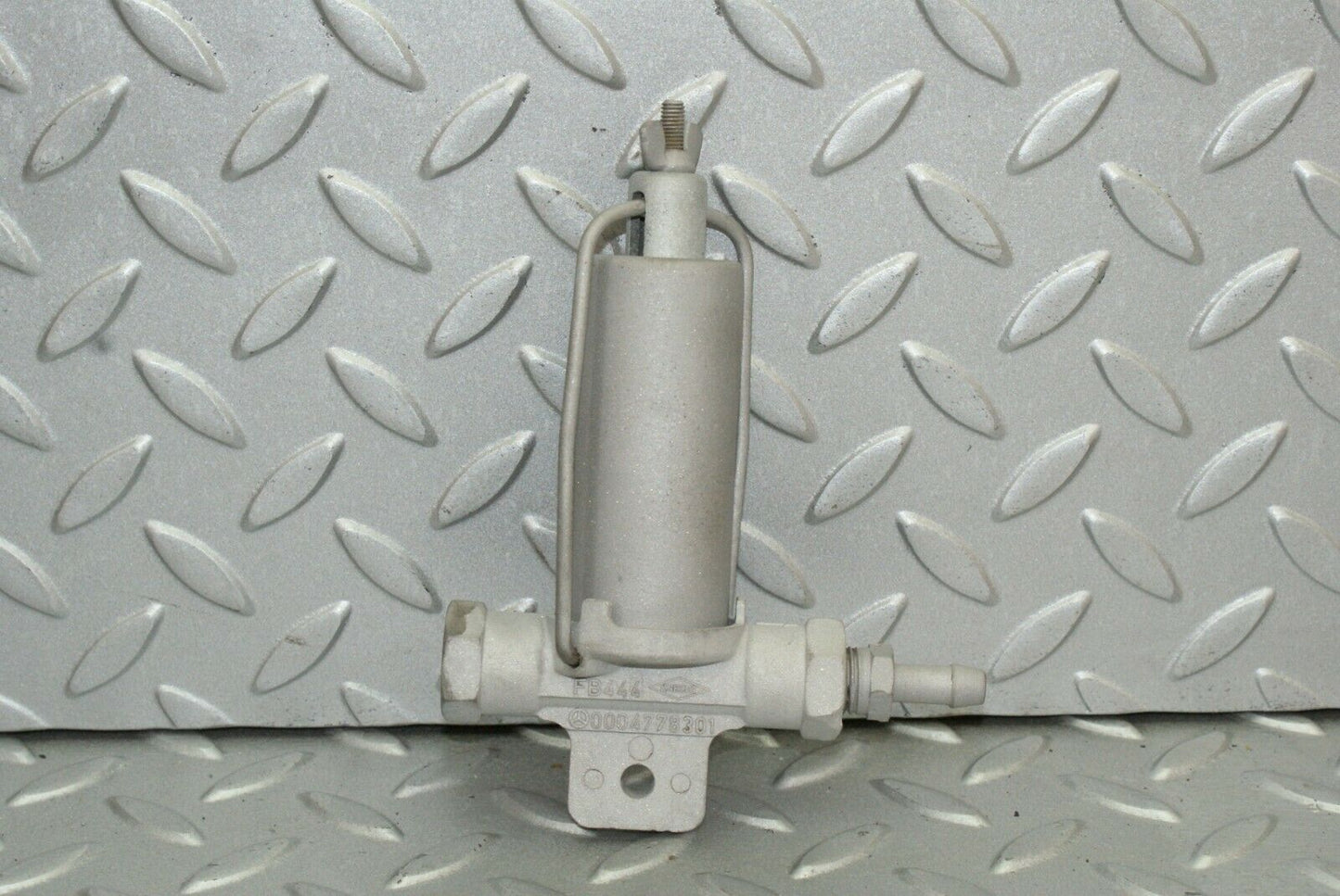 2587 Mercedes-Benz W105 219 PONTON Fuel Filter 0004778301