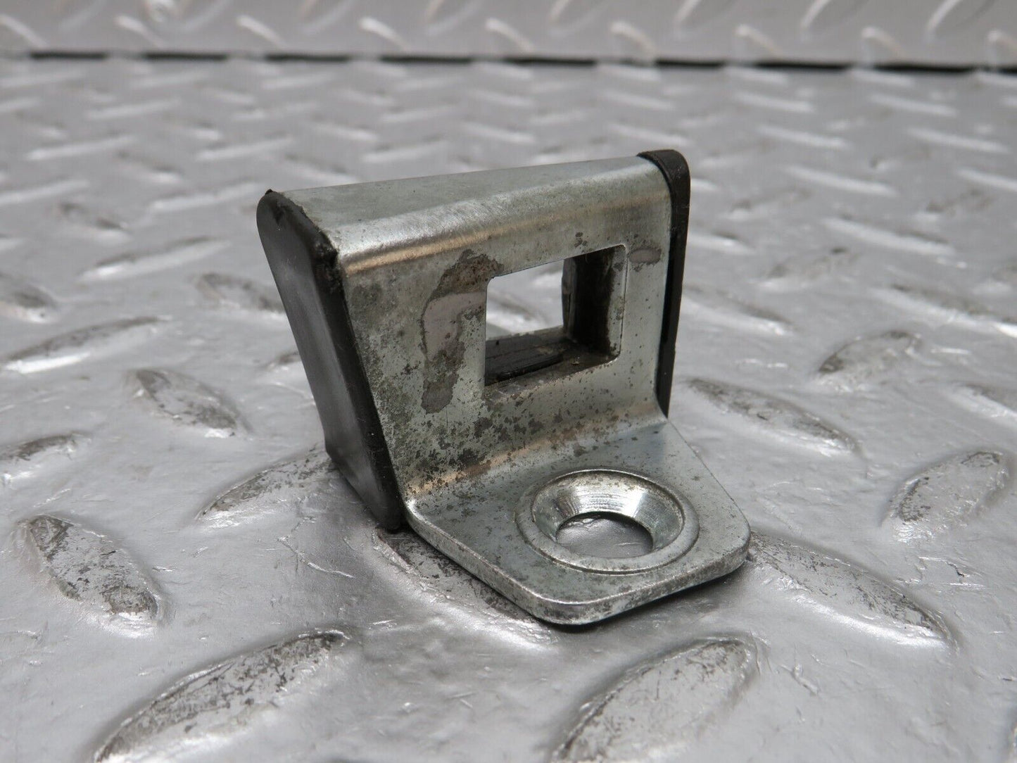 32378 Mercedes-Benz S124 300TE Wagon Door Lock Latch