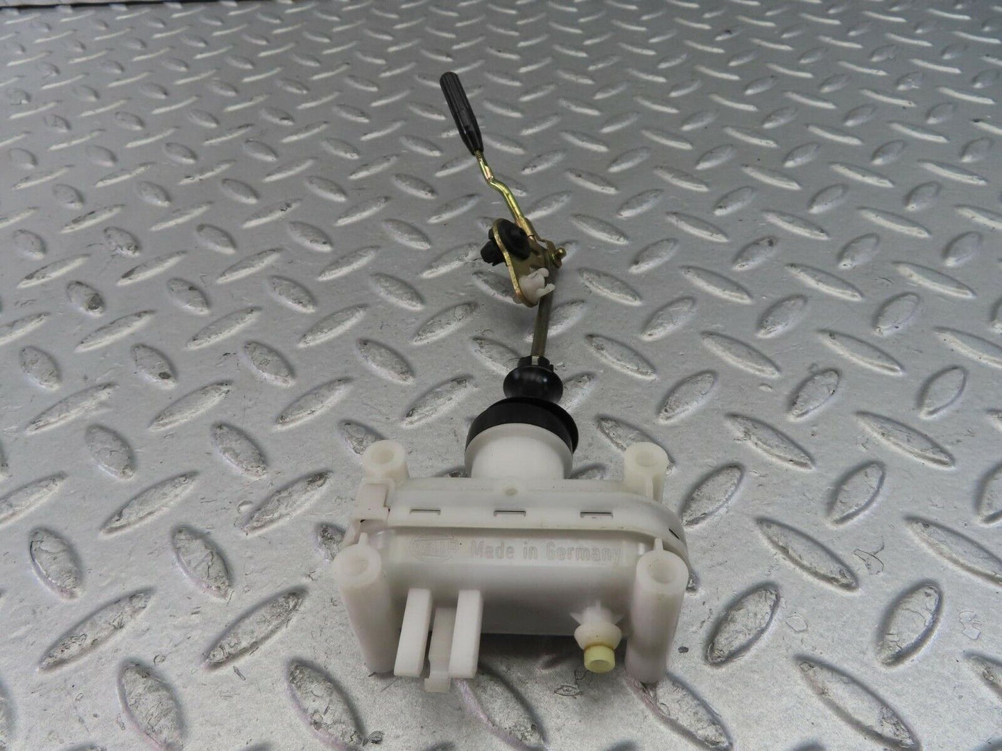 26932 Mercedes-Benz W123 240D Door Lock Vacuum Actuator Rear Left 2018050590