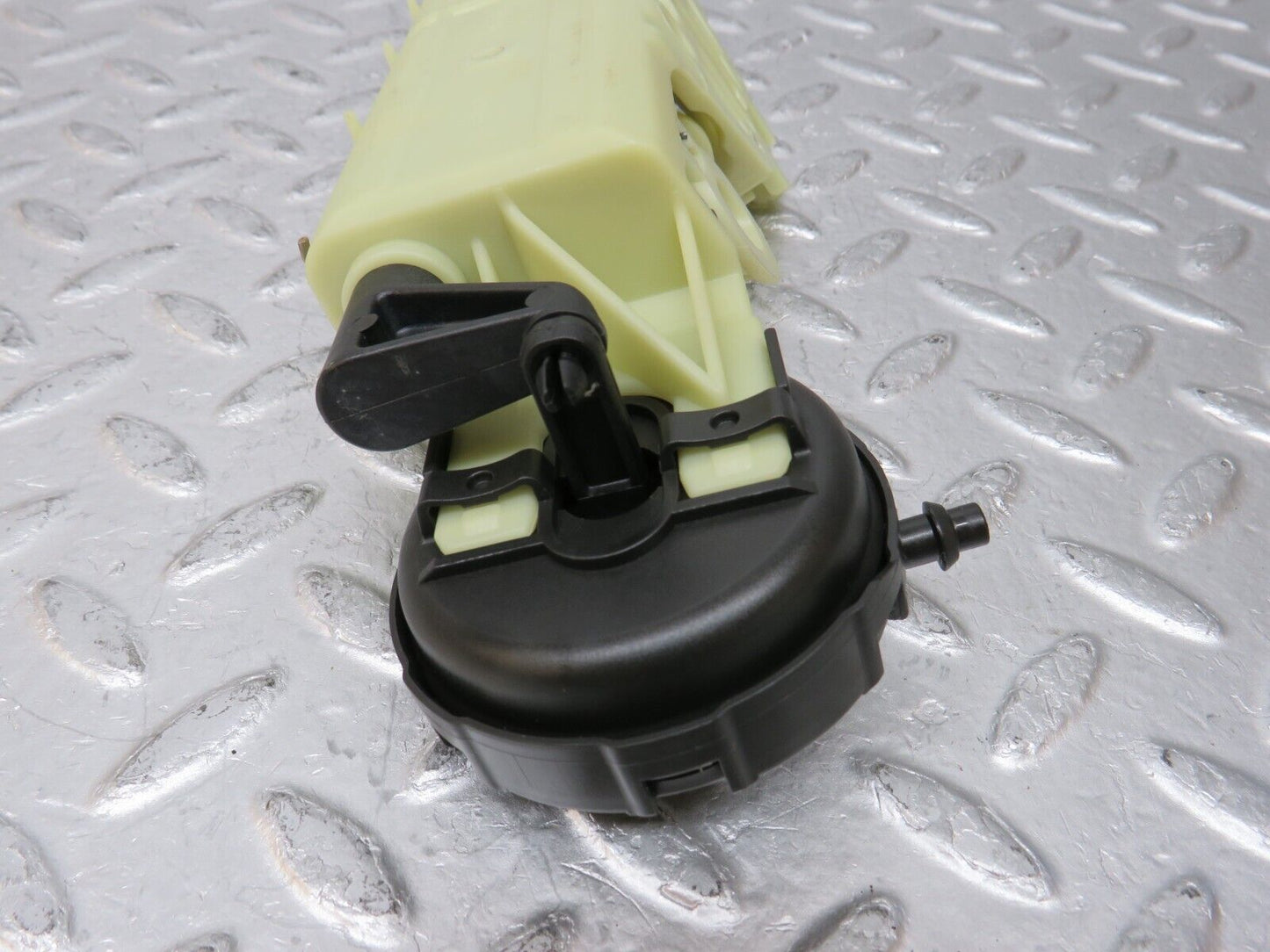 34910 Mercedes-Benz W210 320E Rear Headrest Folding Mechanism 400294B
