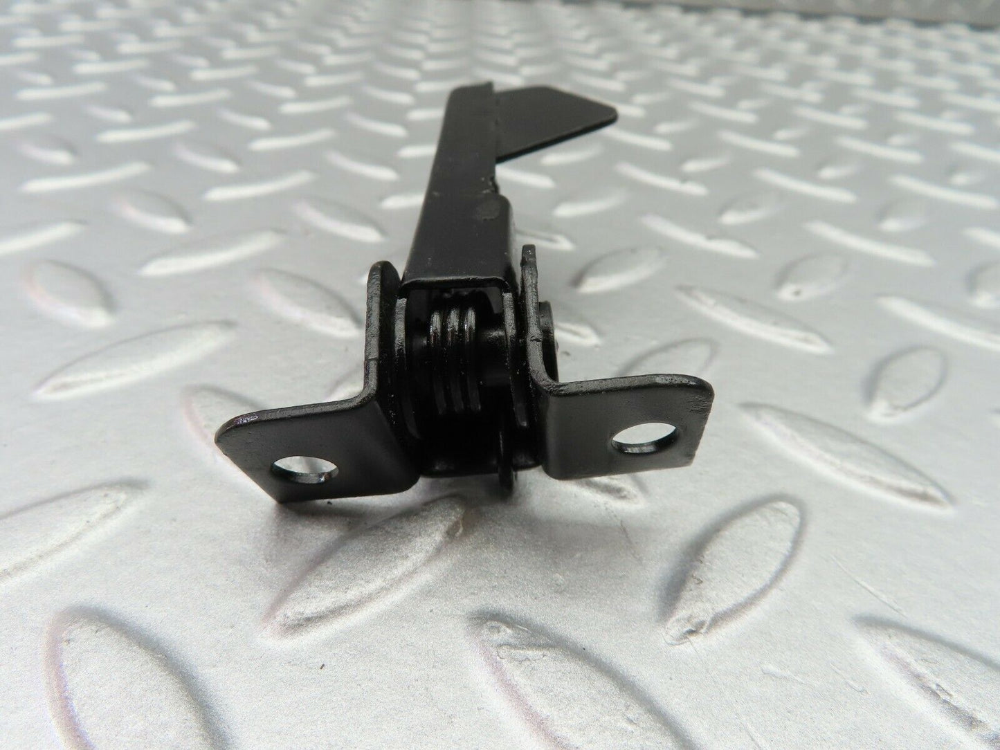 7061 Mercedes-Benz C107 350SLC Coupe Bonnet Safety Latch