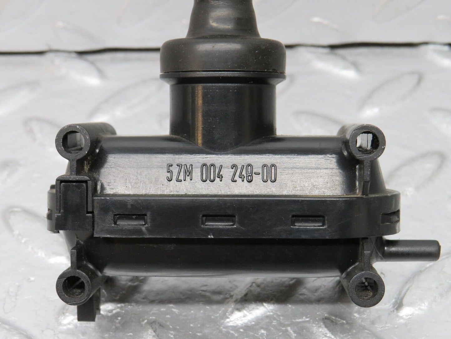 30715 Mercedes-Benz W201 190E 2.0L Rear Right Door Lock Vacuum Actuator