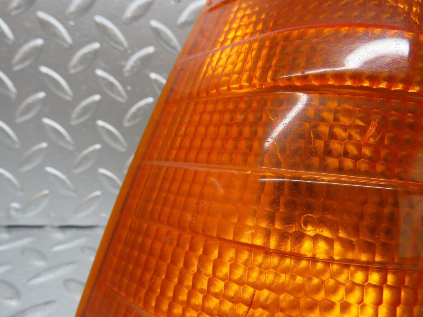 25223 Mercedes-Benz W201 190D Indicator Light Front Left Bosch 1305232911
