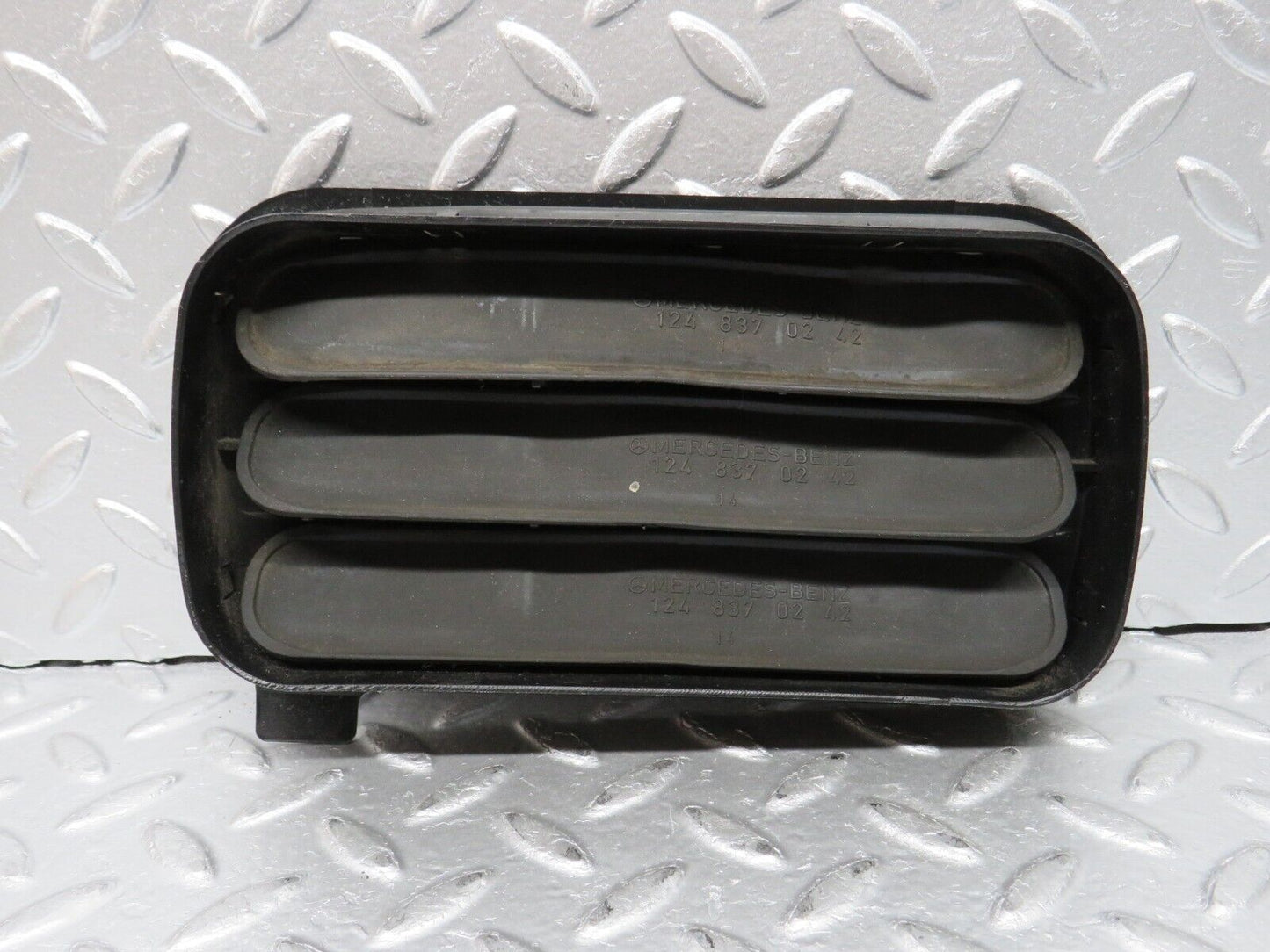 31389 Mercedes-Benz S124 220TE Wagon Air Intake Vent 1248370230 1248370242