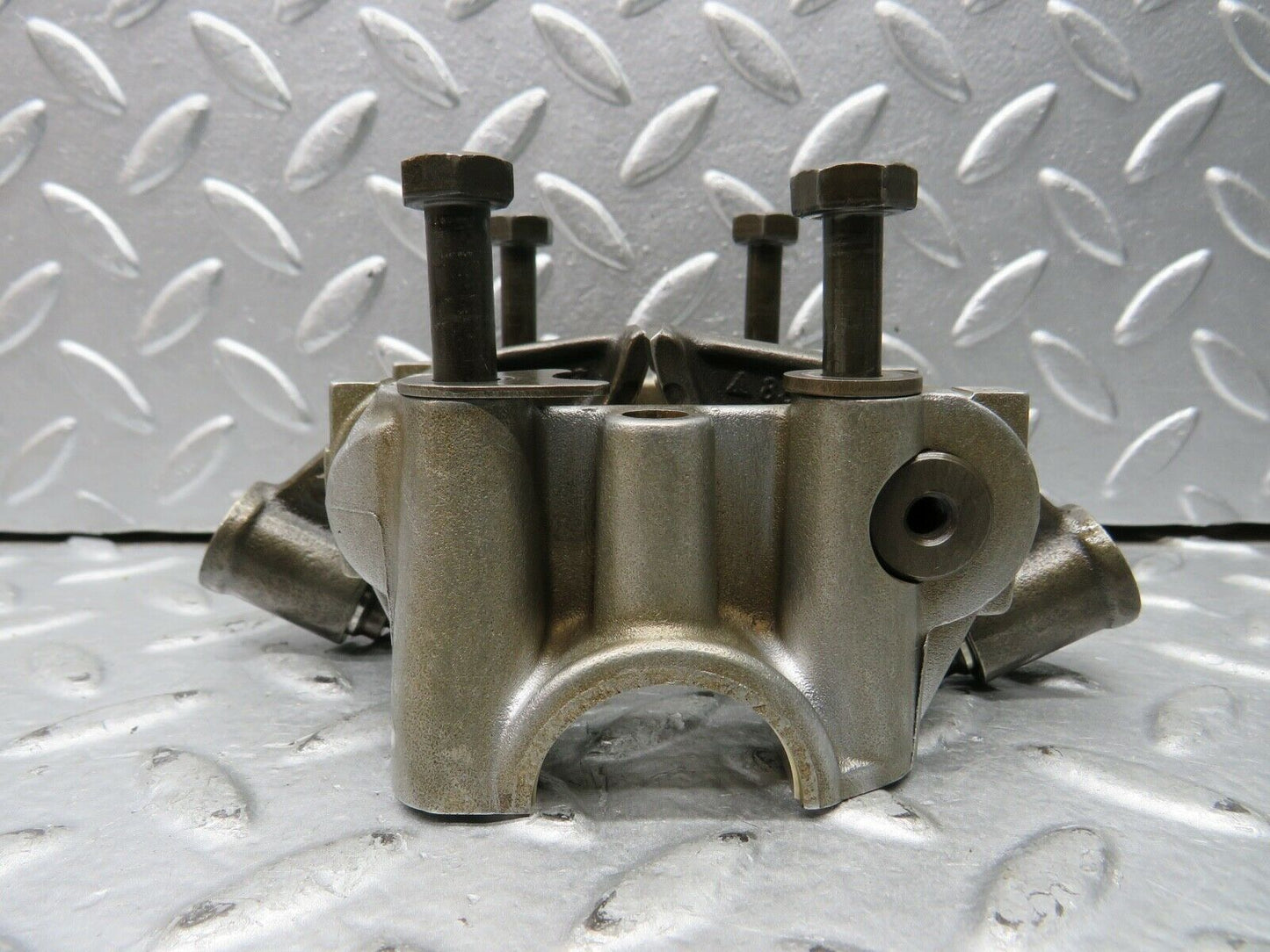 21740 Mercedes-Benz W126 300SE Rocker Arms Camshaft Bearing Block 1030510610