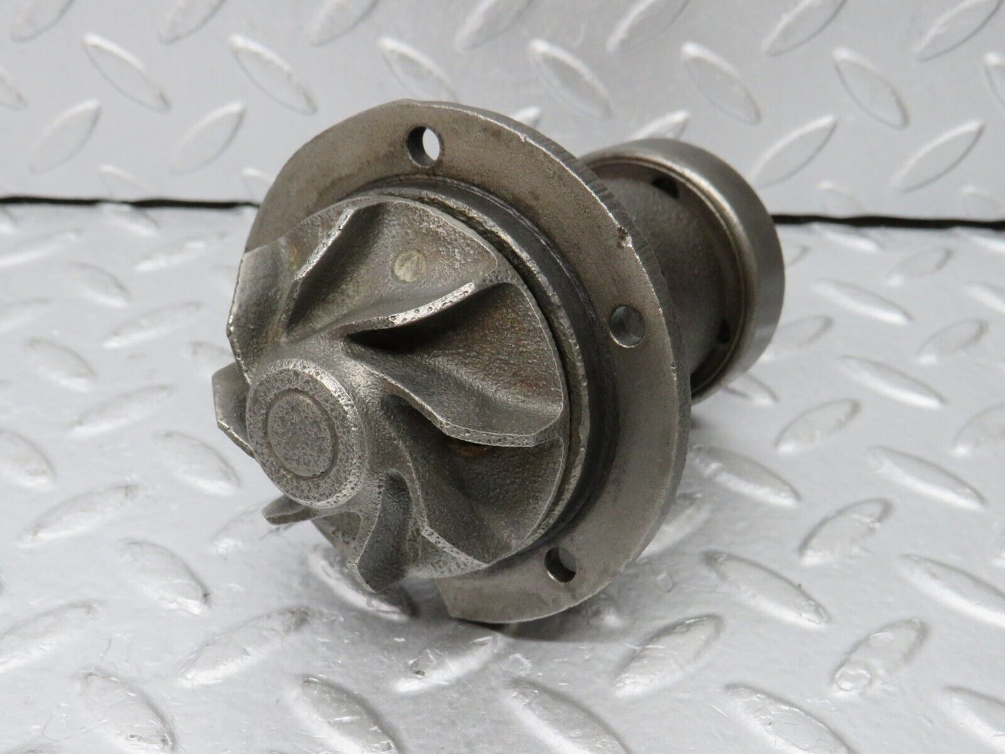 35903 Mercedes-Benz 240D OM616.912 Water Pump 115201
