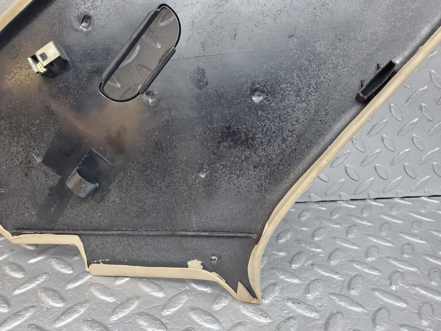 45770 Mercedes-Benz W126 420SE C Pillar Cover Right Side Beige 1266950444