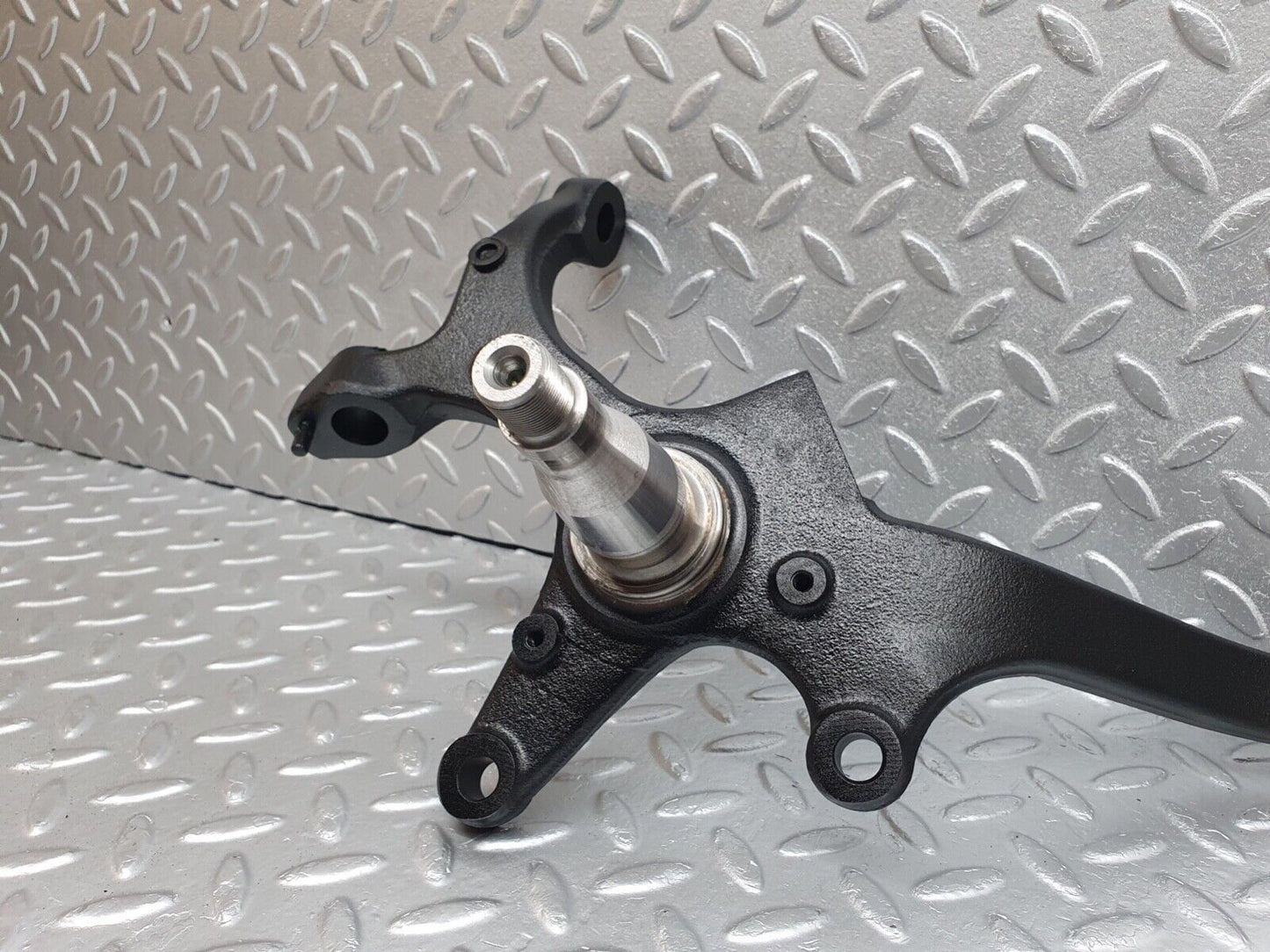 42029 Mercedes-Benz W202 C200 Front Right Steering Knuckle 2021501