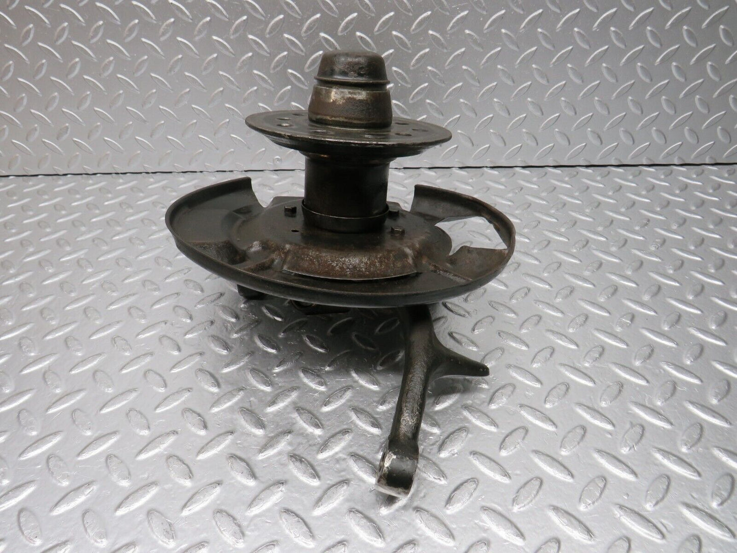 0848 Mercedes-Benz C107 350SLC Coupe Wheel Hub Front Right