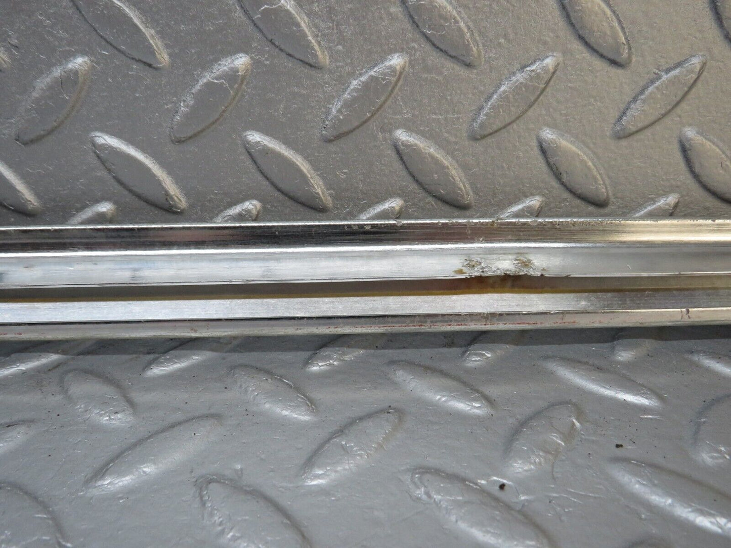 40179 Mercedes-Benz R107 350SL Coupe Right Door Chrome Trim