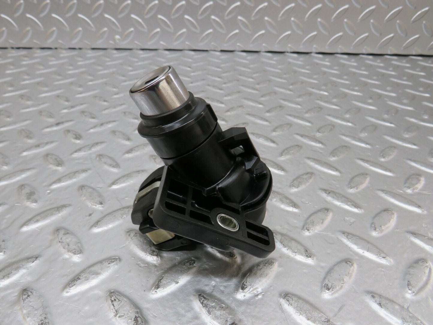 25317 Mercedes-Benz W201 190D Trunk Lock No Key