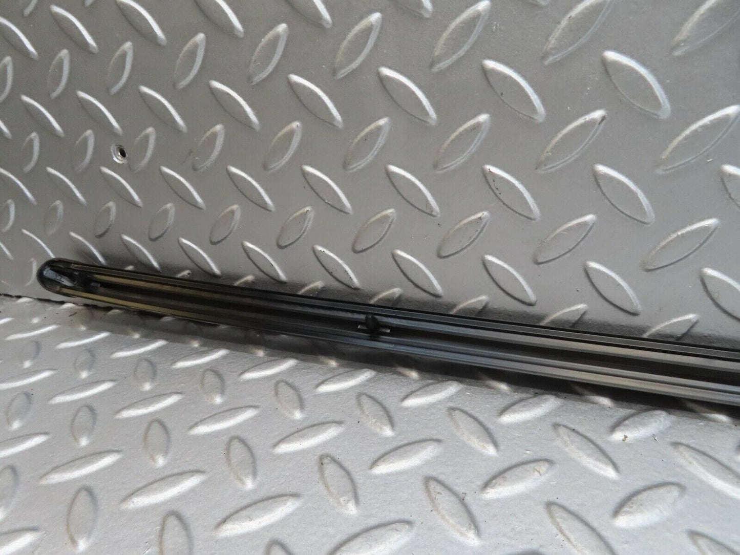 15834 Mercedes-Benz W123 280E Front Left Fender Wing Centre Moulding Trim