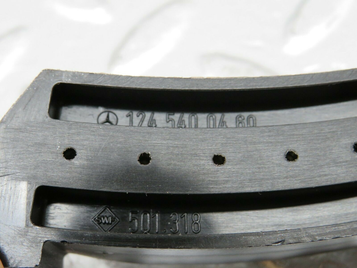 24420 Mercedes-Benz S124 220TE Wagon Cable Connector Terminal Block 2015400669