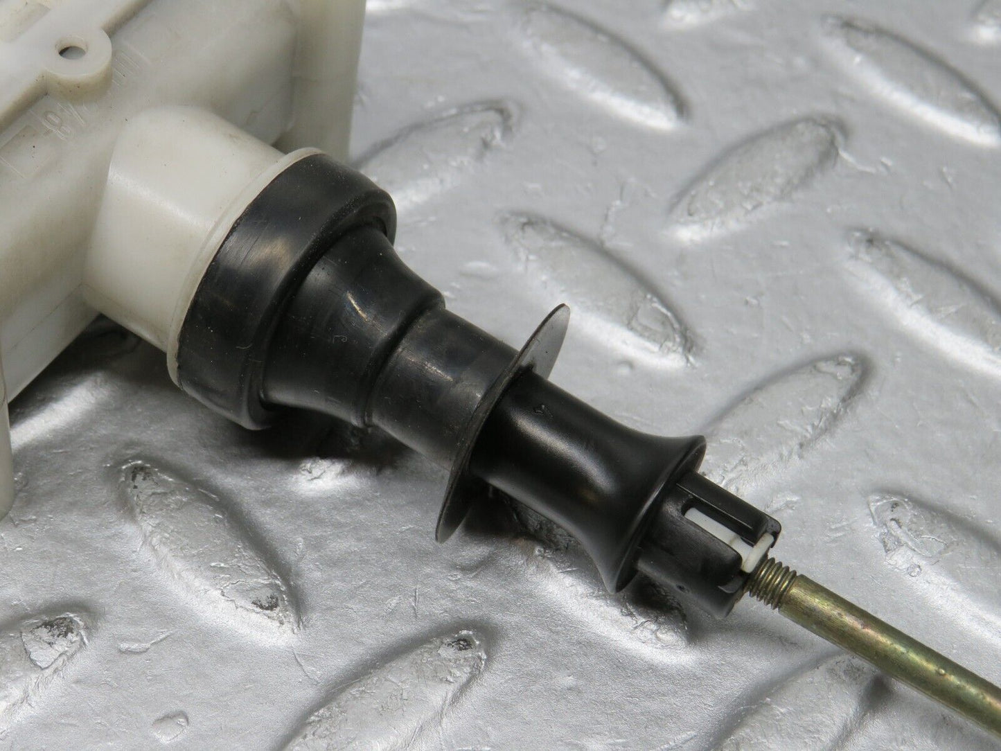 38909 Mercedes-Benz W201 190E 2.6L Rear Left Door Lock Vacuum Actuator