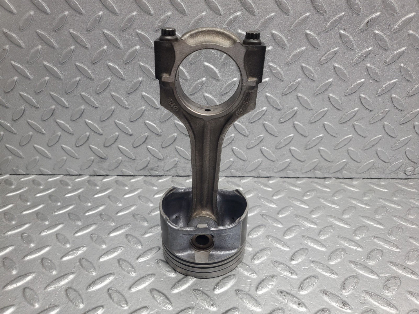 W124 Wagon piston with connecting rod used OEM